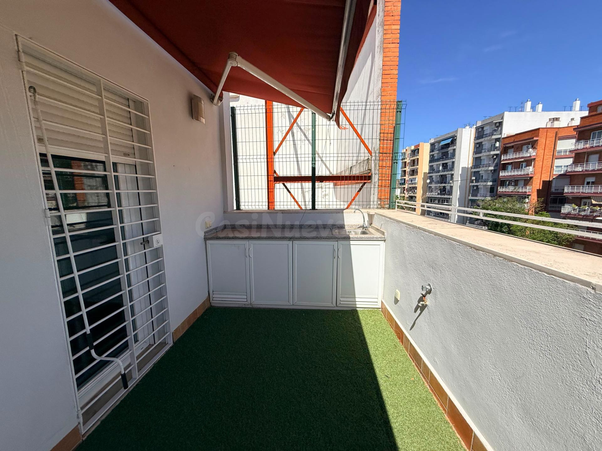 ATICO CON TERRAZA DE 25 M2 TOTALMENTE REFORMADO - foto 2
