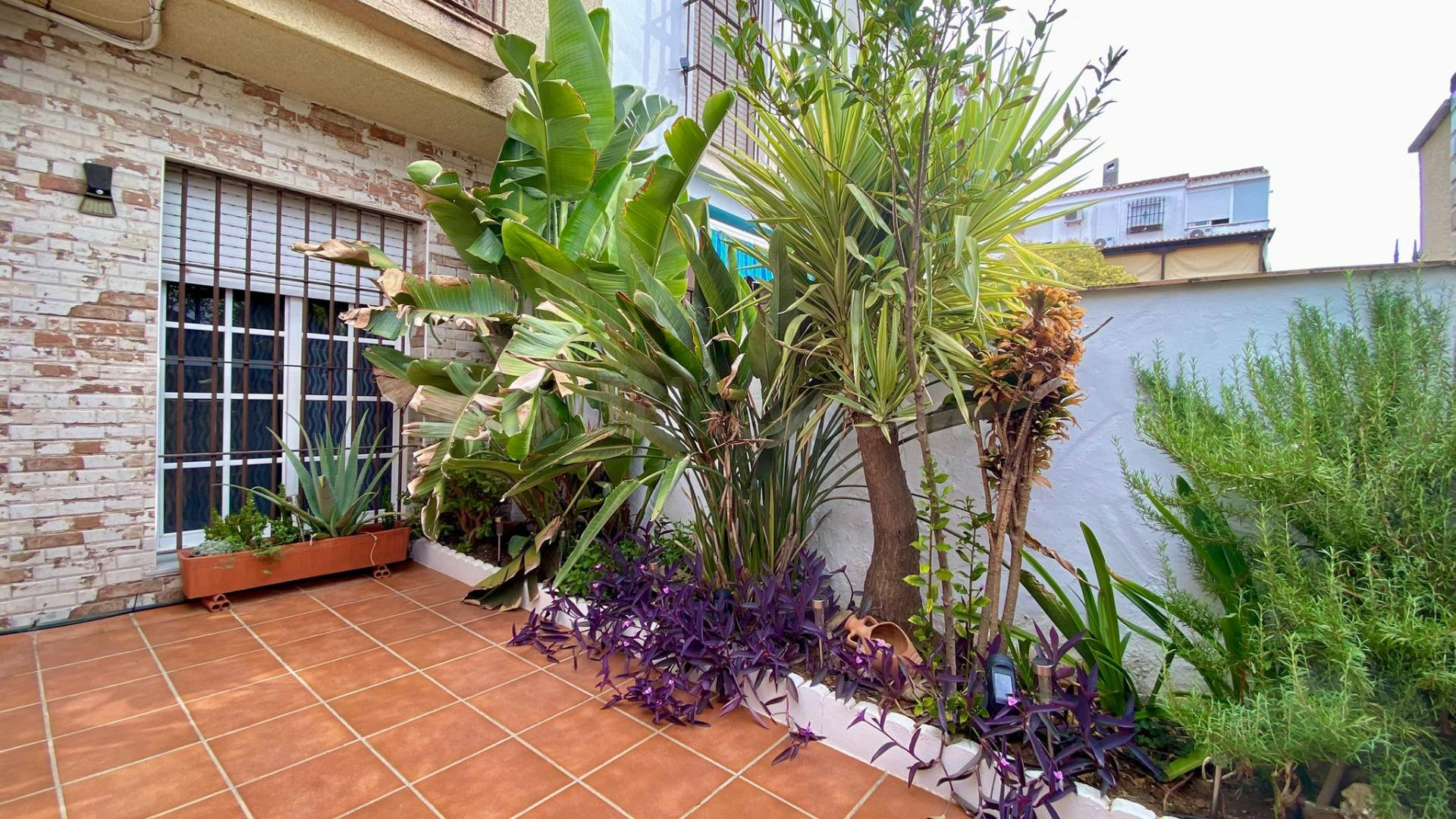 Magnifica unifamiliar adosada de cinco dormitorios, dos baños y un aseo - Urbanización El Pinar - foto 3