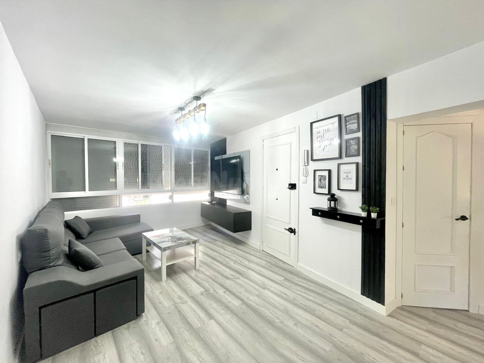 IMPECABLE PISO DE DOS DORMITORIOS CON REFORMA INTEGRAL Y MUCHA LUZ