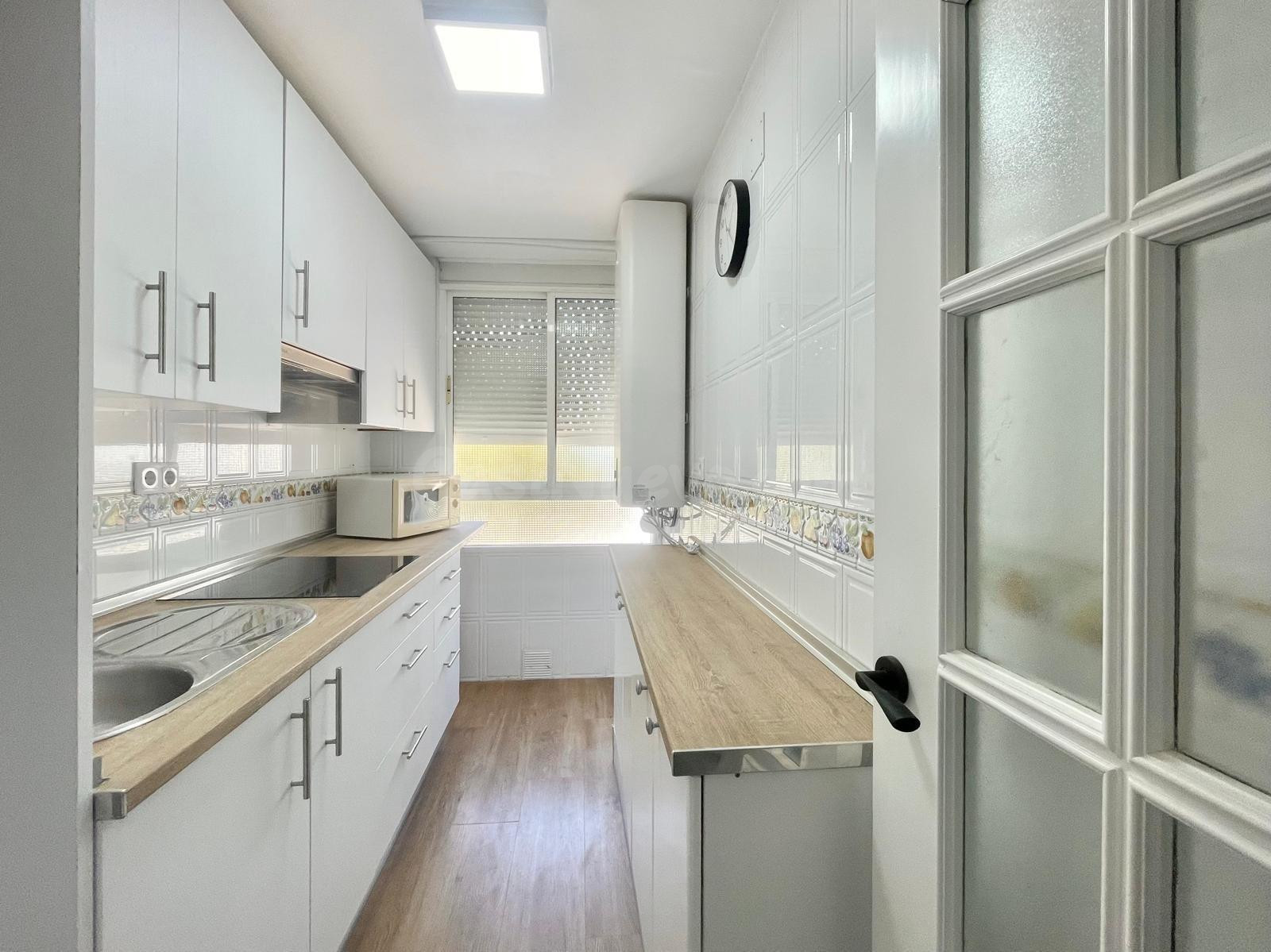 IMPECABLE PISO DE DOS DORMITORIOS CON REFORMA INTEGRAL Y MUCHA LUZ - foto 2