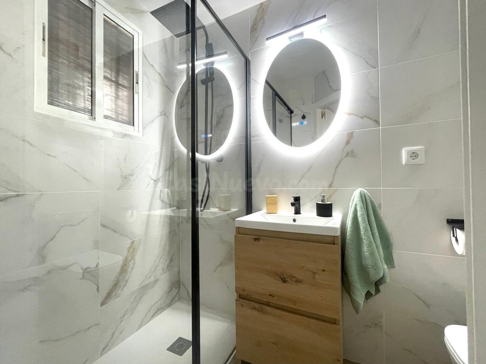 IMPECABLE PISO DE DOS DORMITORIOS CON REFORMA INTEGRAL Y MUCHA LUZ - foto 3