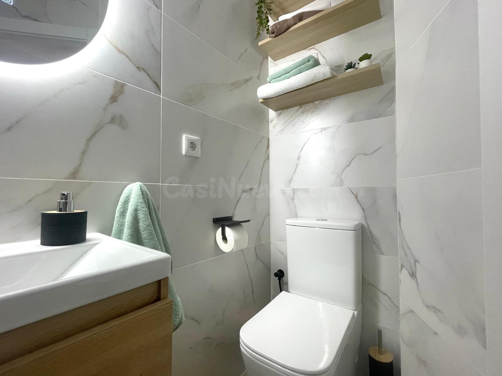 IMPECABLE PISO DE DOS DORMITORIOS CON REFORMA INTEGRAL Y MUCHA LUZ - foto 4