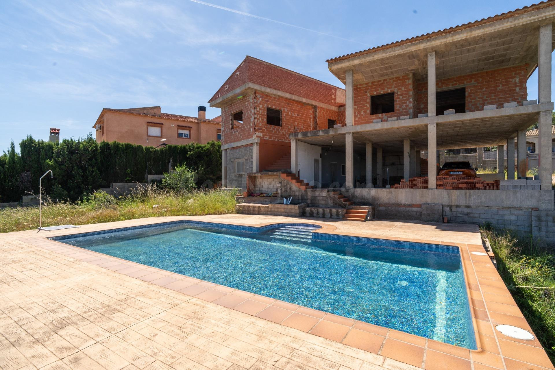 Chalet en construcción en Altury