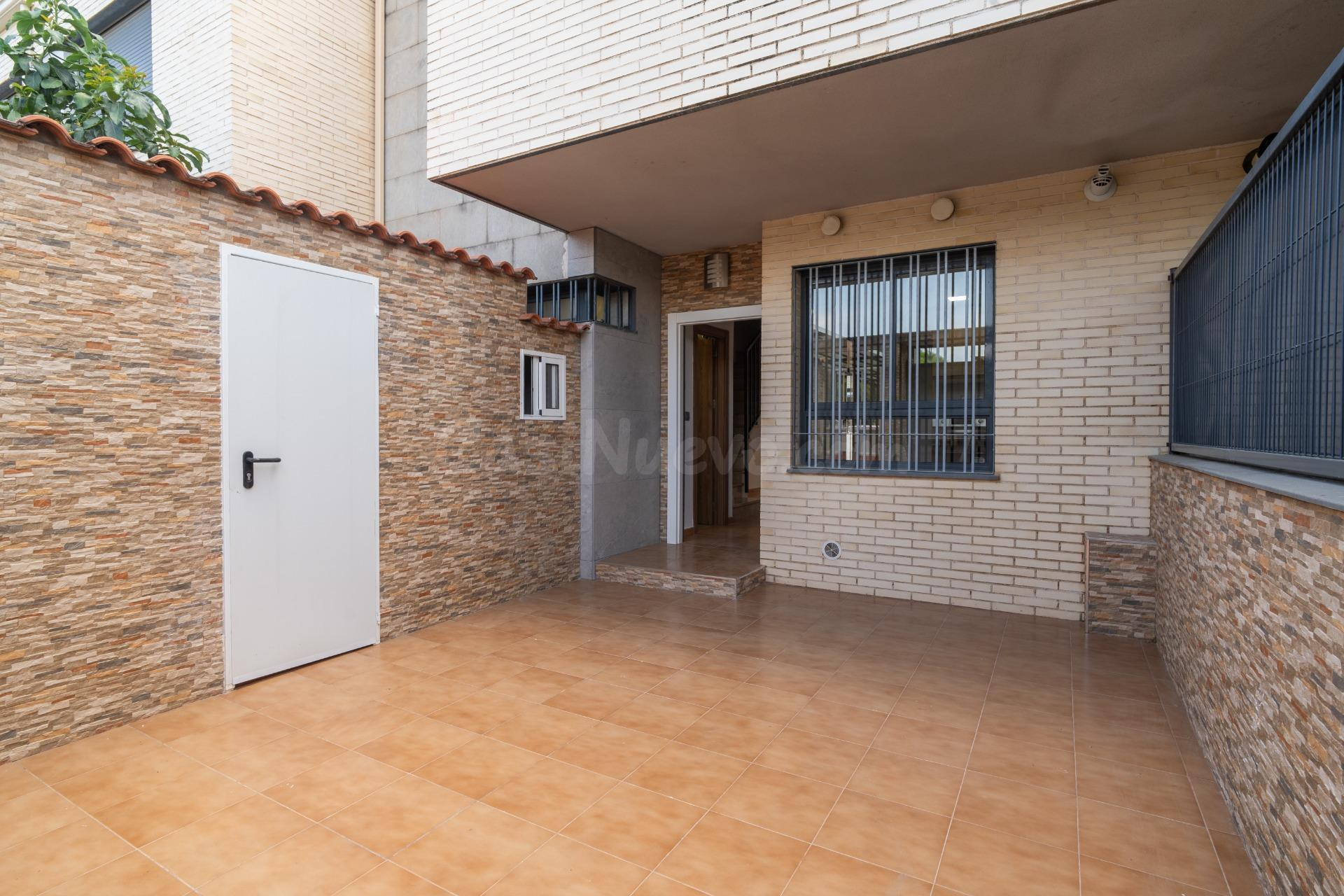 ADOSADO EN VENTA ALFAFAR - foto 2