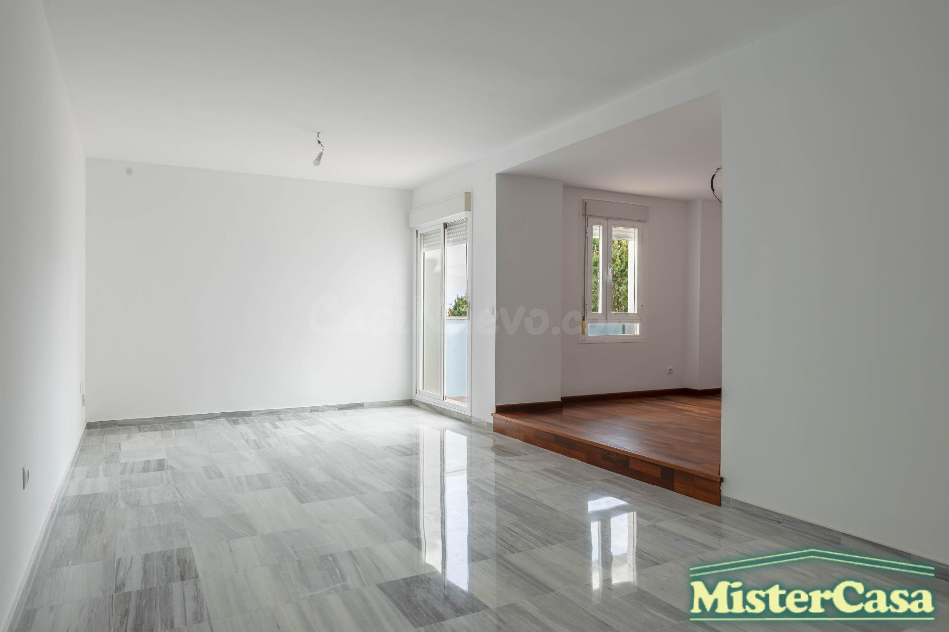 EXCLUSIVA . Ático Dúplex . Zona norte .  Gran terraza-solarium de 52m2. 4 dormitorios , 2 baños .Garaje .VPO - foto 3