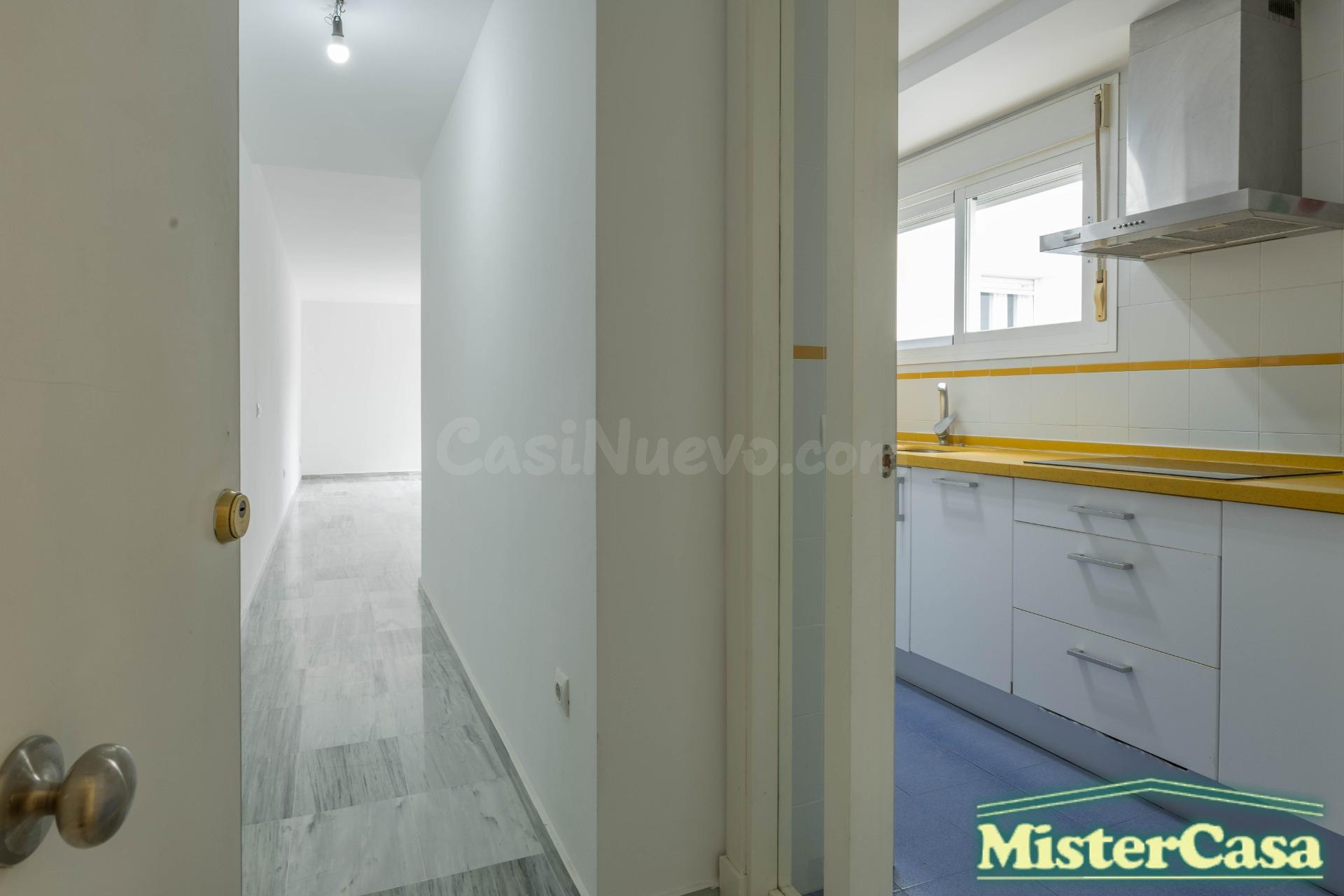 EXCLUSIVA . Ático Dúplex . Zona norte .  Gran terraza-solarium de 52m2. 4 dormitorios , 2 baños .Garaje .VPO - foto 4