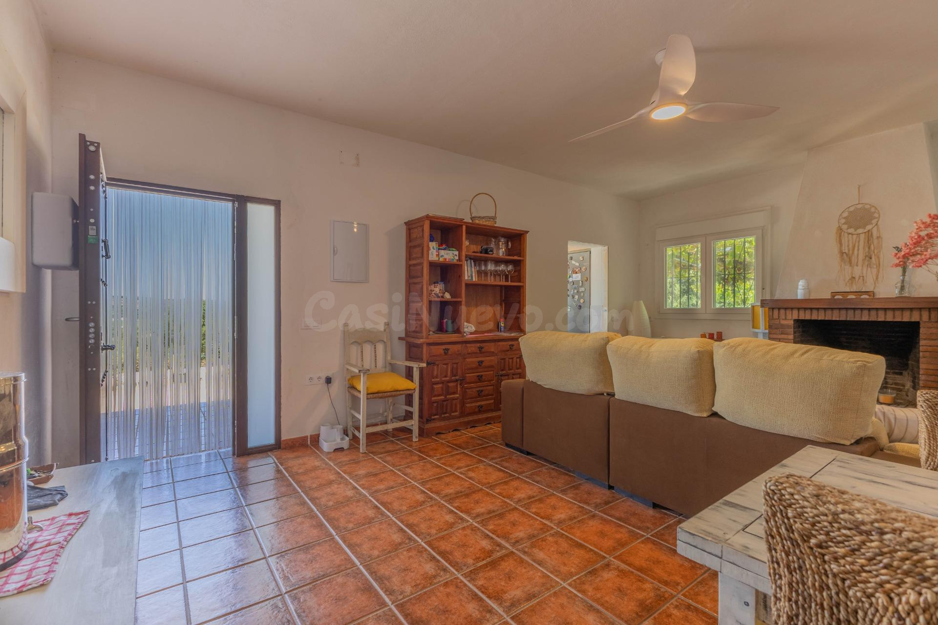 ¡EXCLUSIVA! Finca autosostenible con vivienda, piscina y más - foto 3