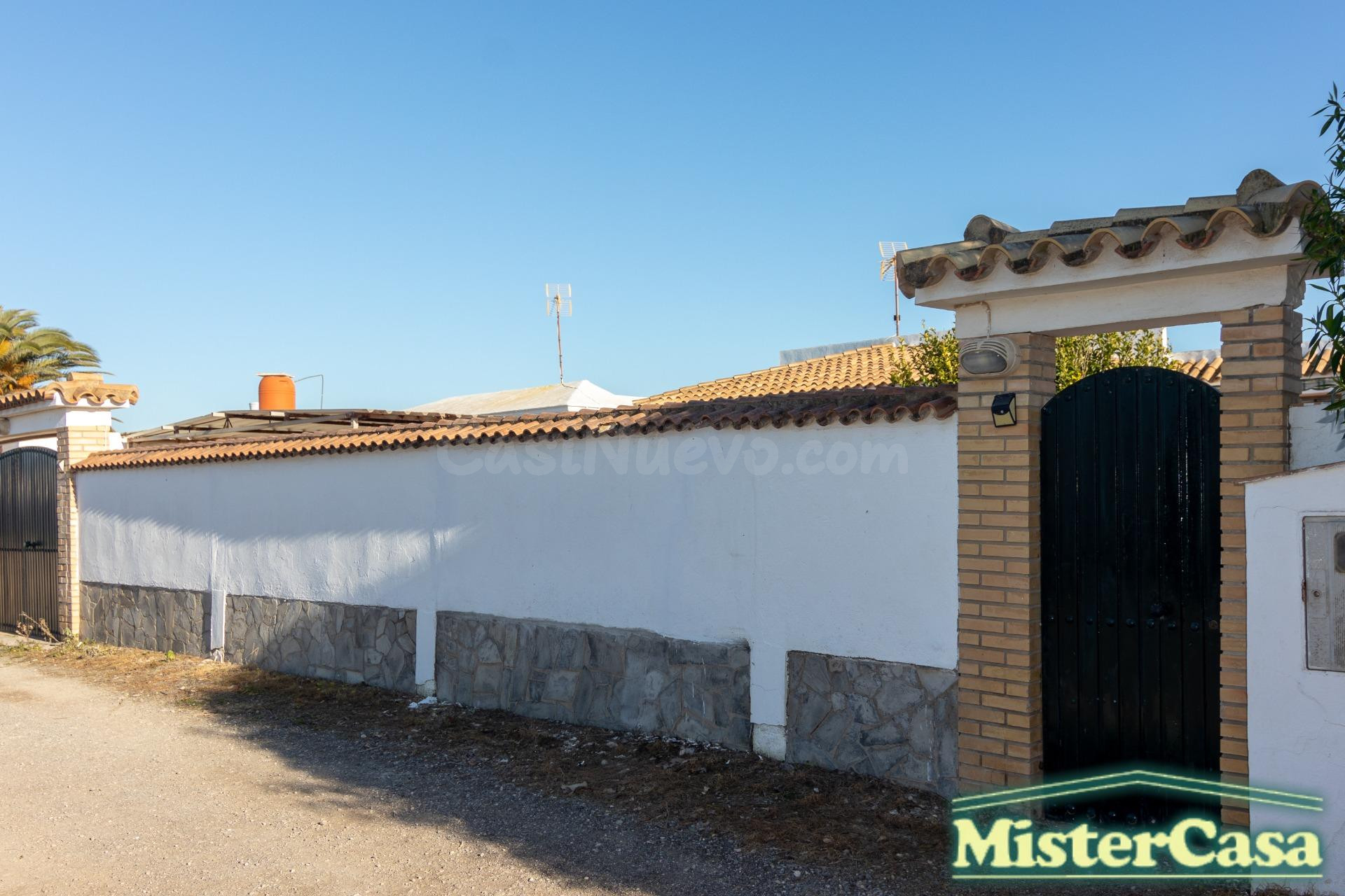 ¡EXCLUSIVA ! Estupendo chalet independiente . 4 dormitorios , 2 baños . Rota - foto 3