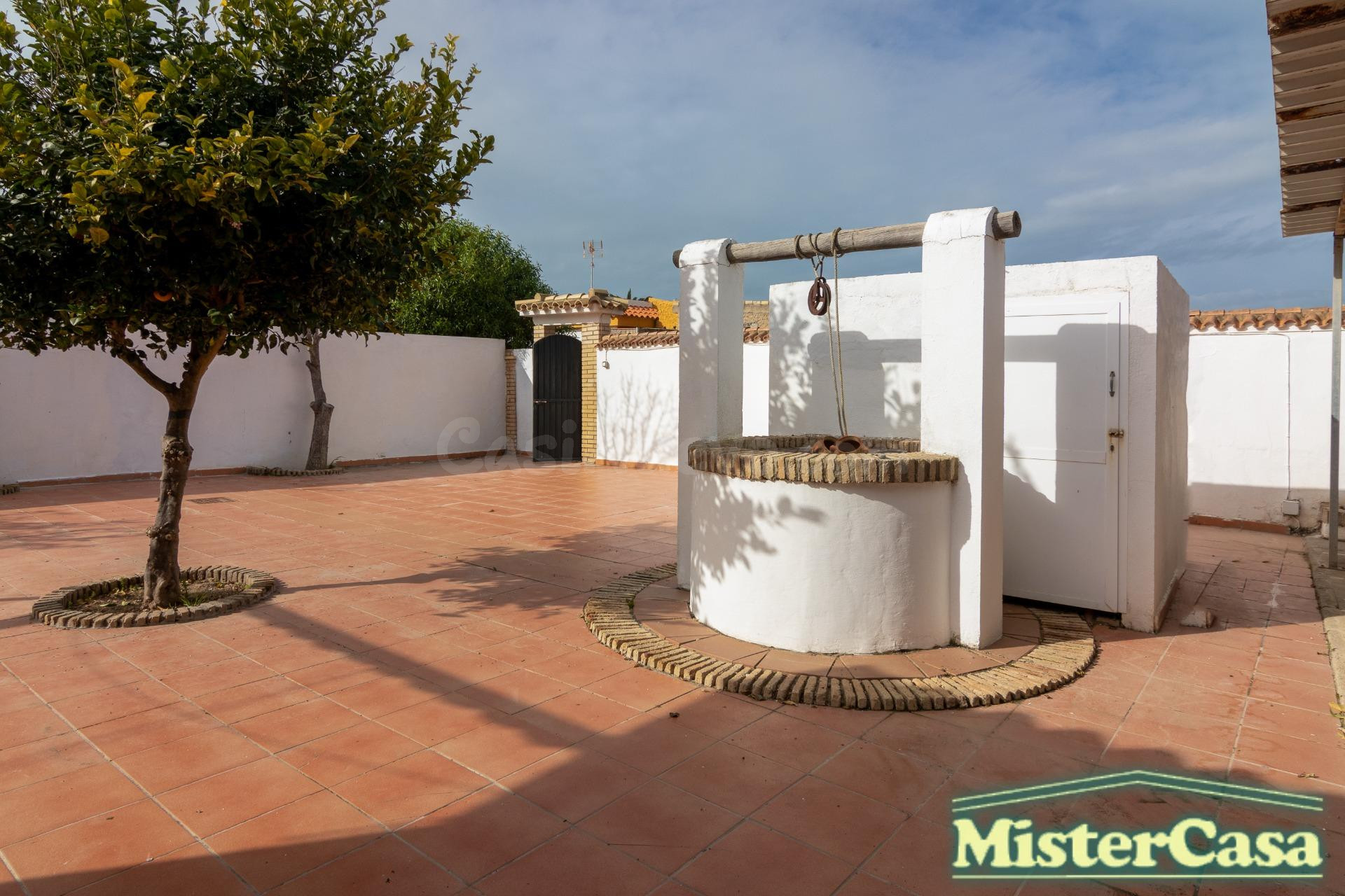 ¡EXCLUSIVA ! Estupendo chalet independiente . 4 dormitorios , 2 baños . Rota - foto 4