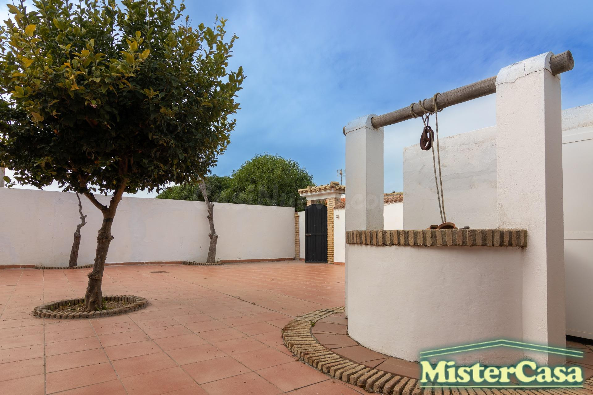 ¡EXCLUSIVA ! Estupendo chalet independiente . 4 dormitorios , 2 baños . Rota - foto 5