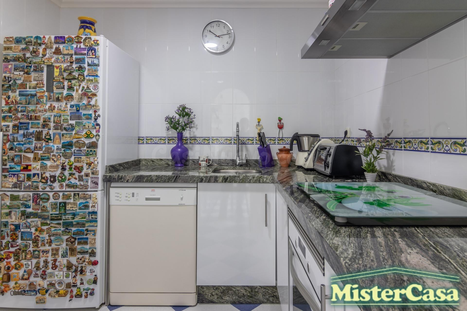 En exclusiva, Centro,  piso 4 dormitorios, 1baño, balcones  con vistas a la catedral   MEJOR VER!! - foto 3