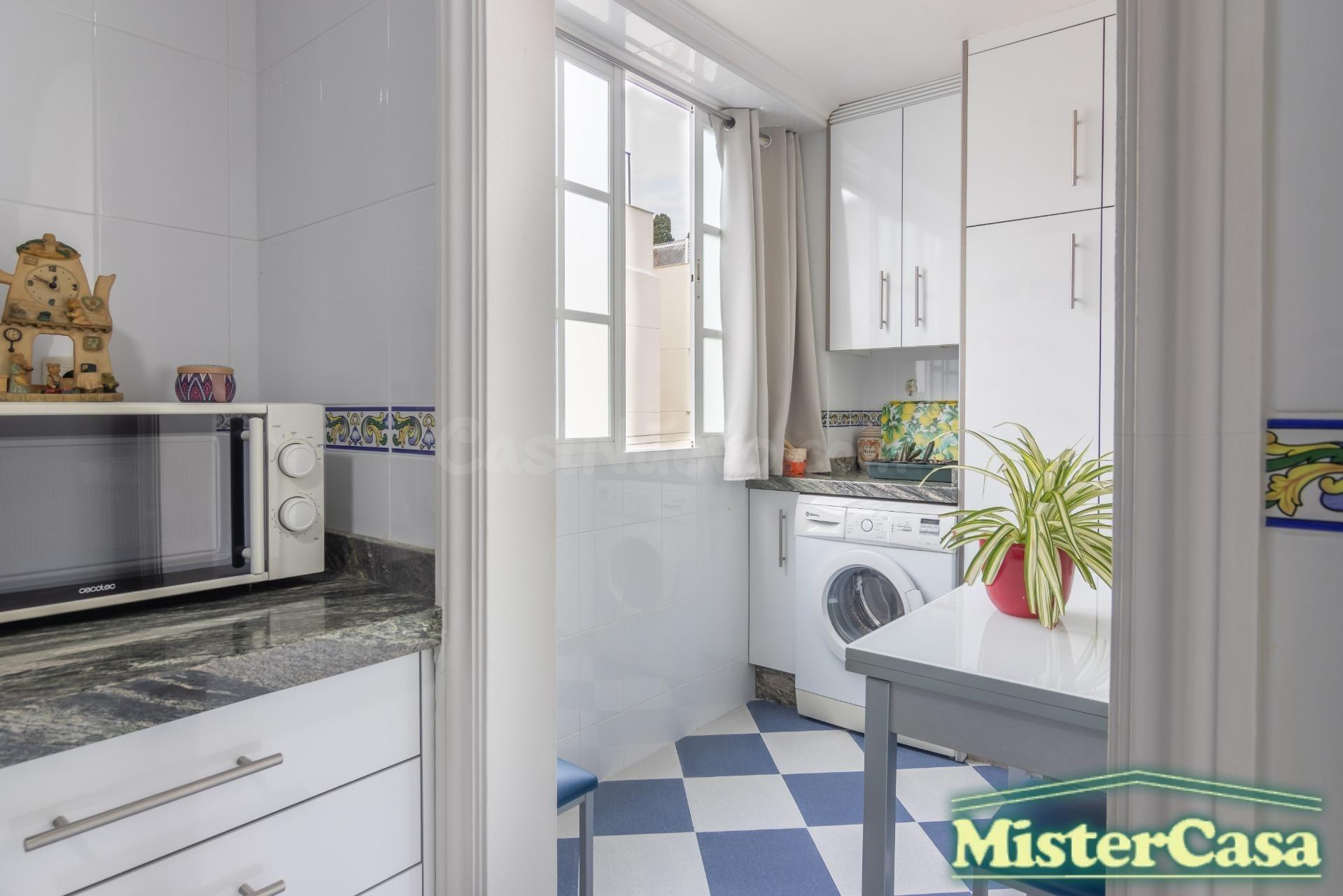 En exclusiva, Centro,  piso 4 dormitorios, 1baño, balcones  con vistas a la catedral   MEJOR VER!! - foto 4