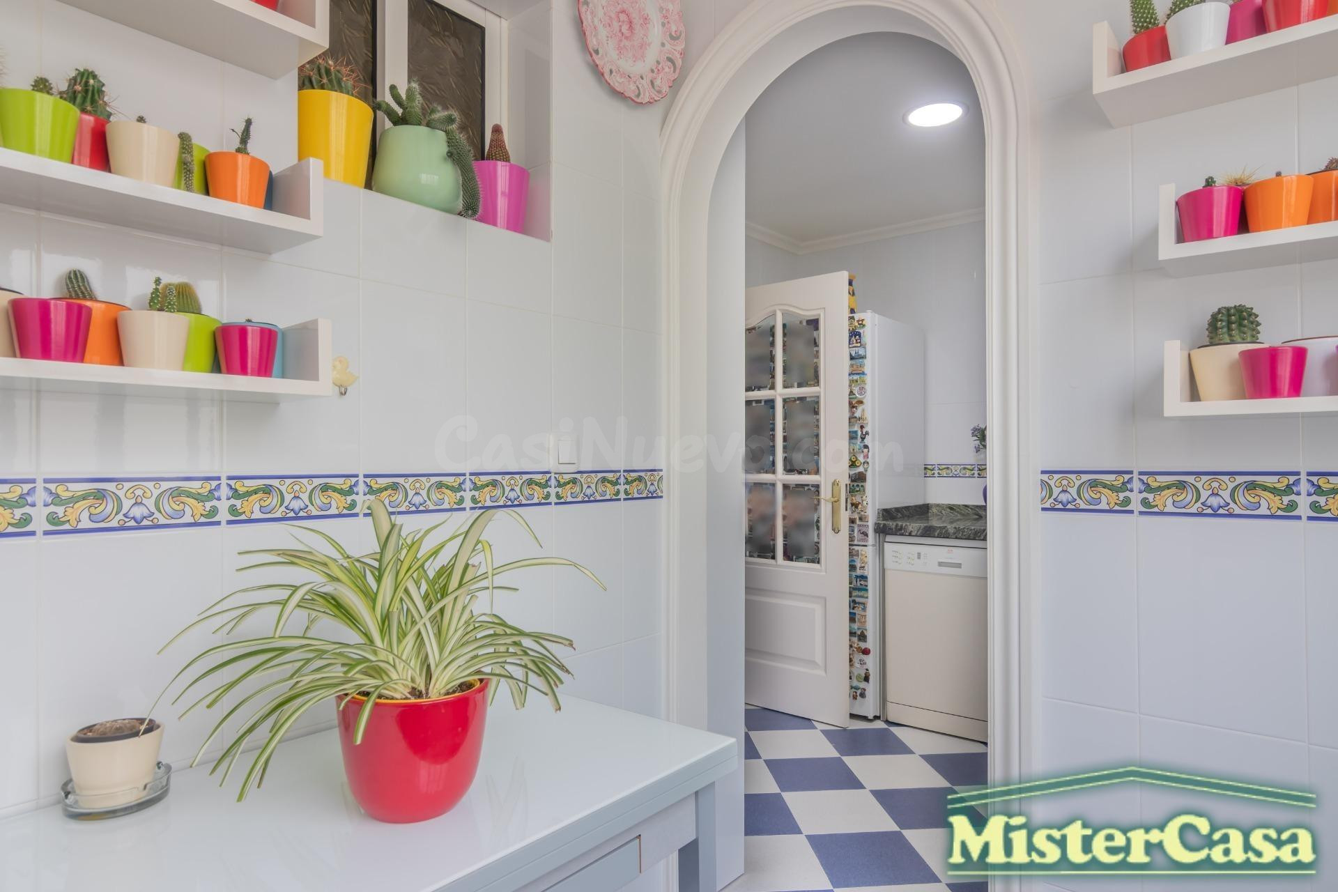 En exclusiva, Centro,  piso 4 dormitorios, 1baño, balcones  con vistas a la catedral   MEJOR VER!! - foto 5