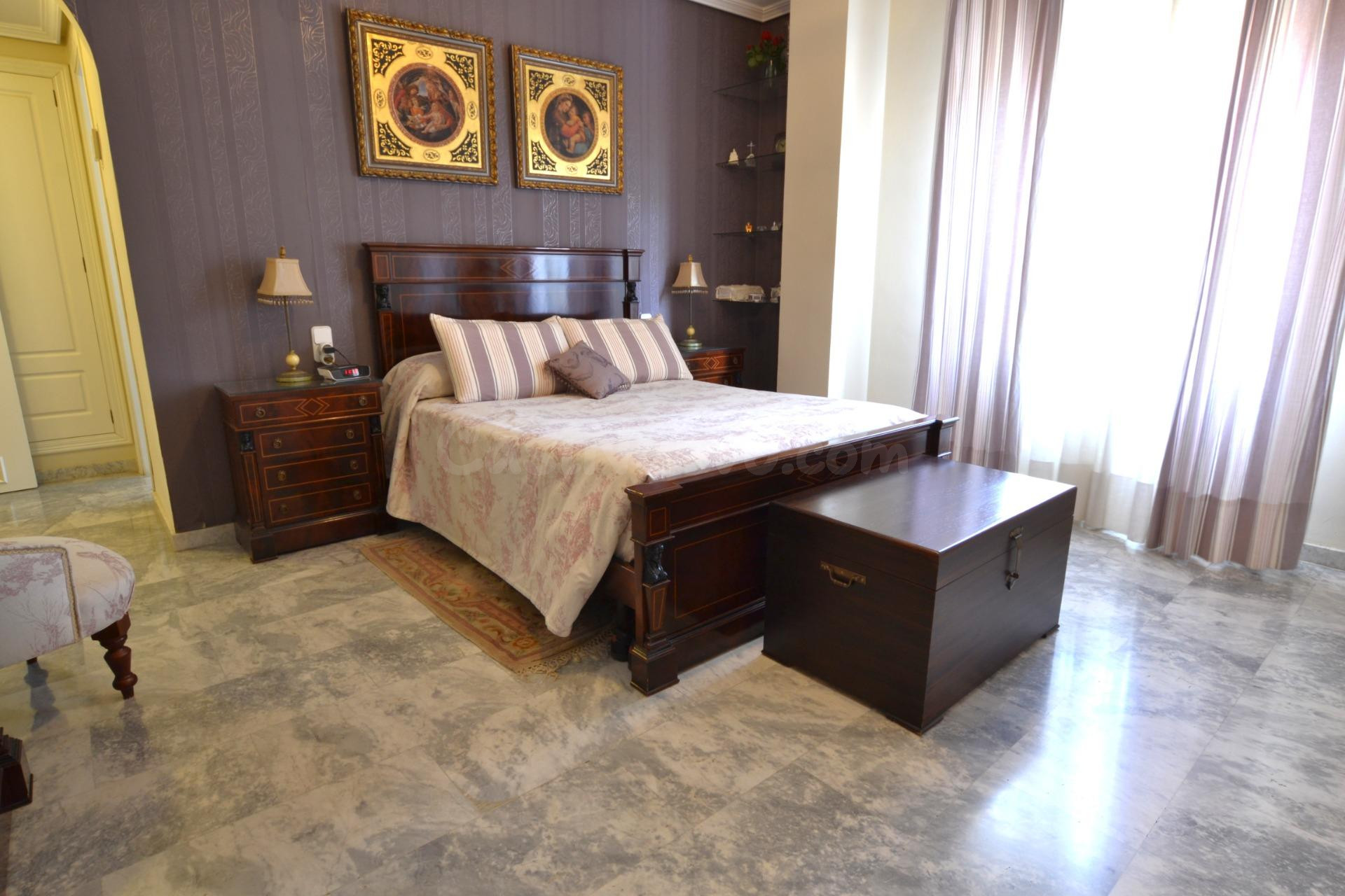 Espectacular piso de 5 habitaciones, garaje, terraza... junto Av. Aeropuerto y Vista Alegre!!!