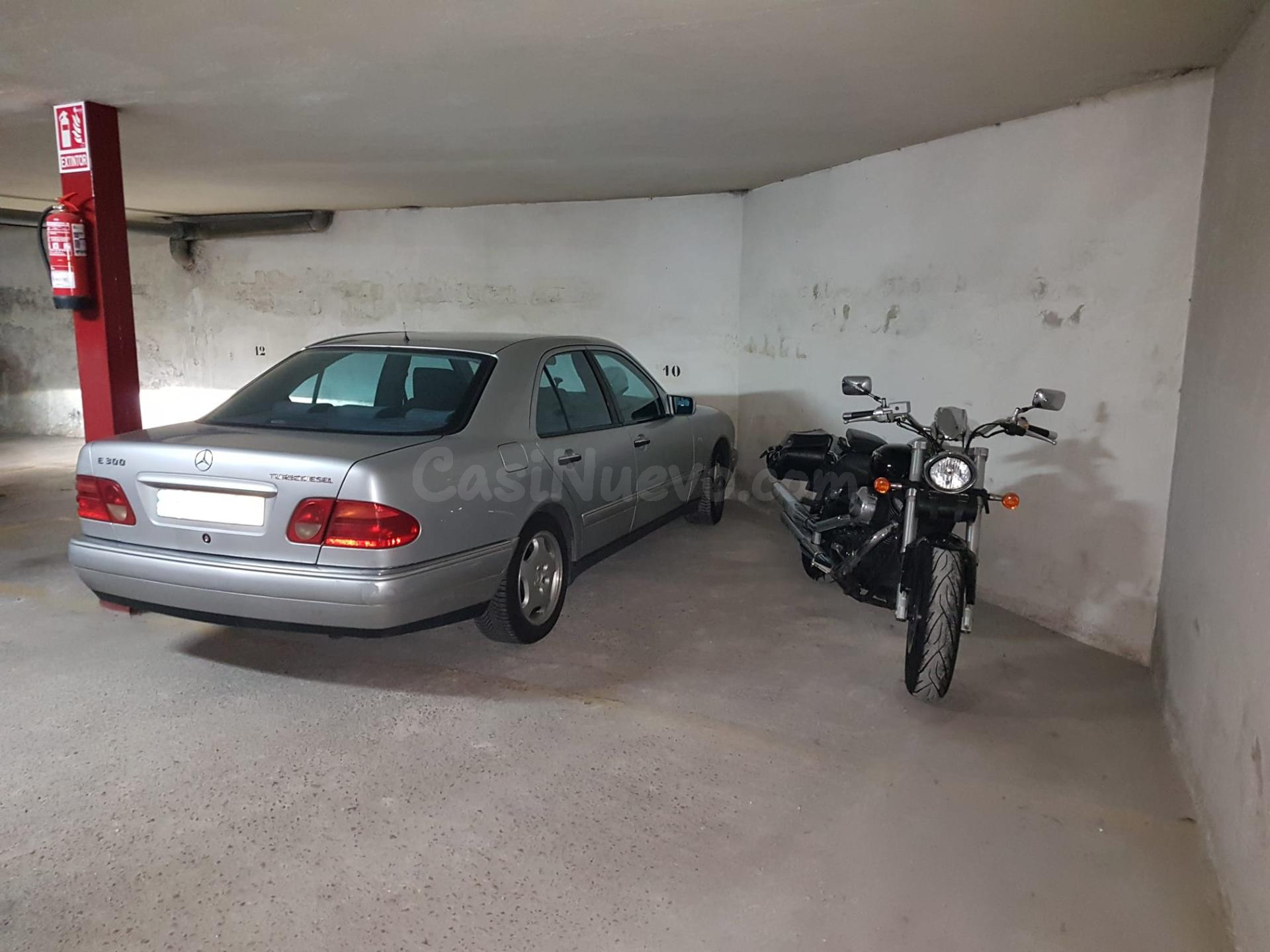 GRAN PLAZA DE GARAJE, COCHE, MOTO Y ALGO MÁS