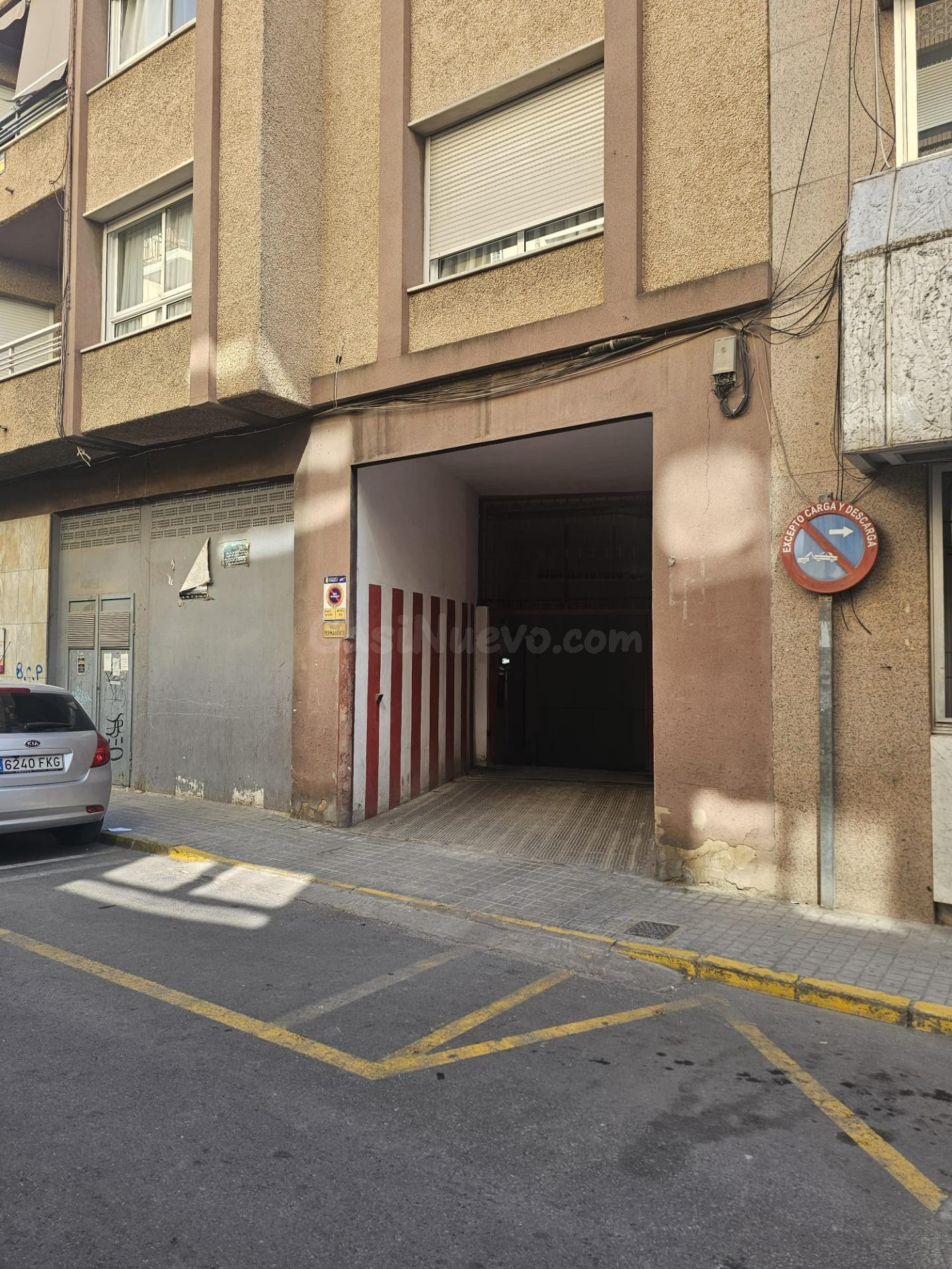 GRAN PLAZA DE GARAJE, COCHE, MOTO Y ALGO MÁS - foto 3