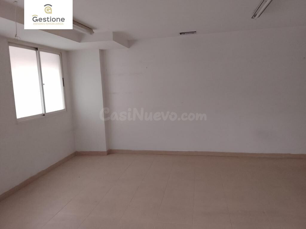 'Local esquinero con espectacular fachada de 25 metros y 241 - foto 4