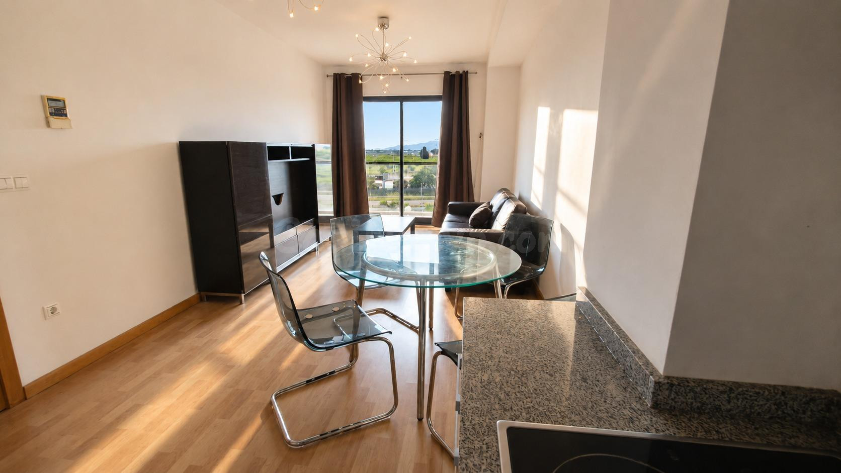 Ref- 08661 Salico vende piso luminoso de 2 habitaciones con balcón, garaje y trastero - foto 2