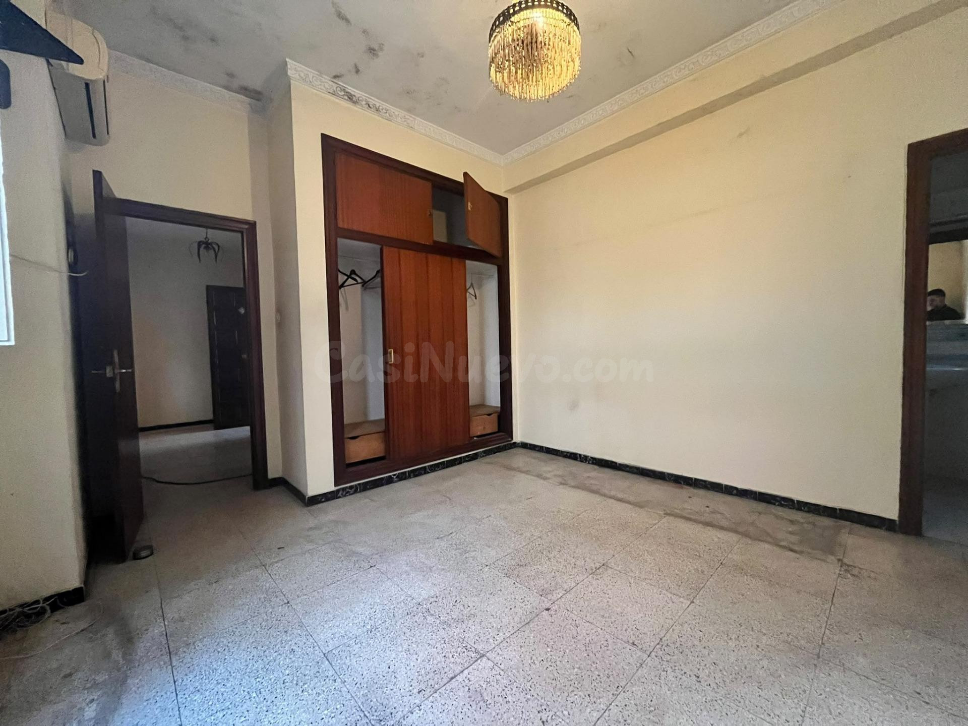 EXCLUSIVA EDIFICIO SINGULAR 580 M2 + AZOTEA + PATIO 70 M2 - CERCA UNIVERSIDAD - GRAN RENTABILIDAD - foto 4