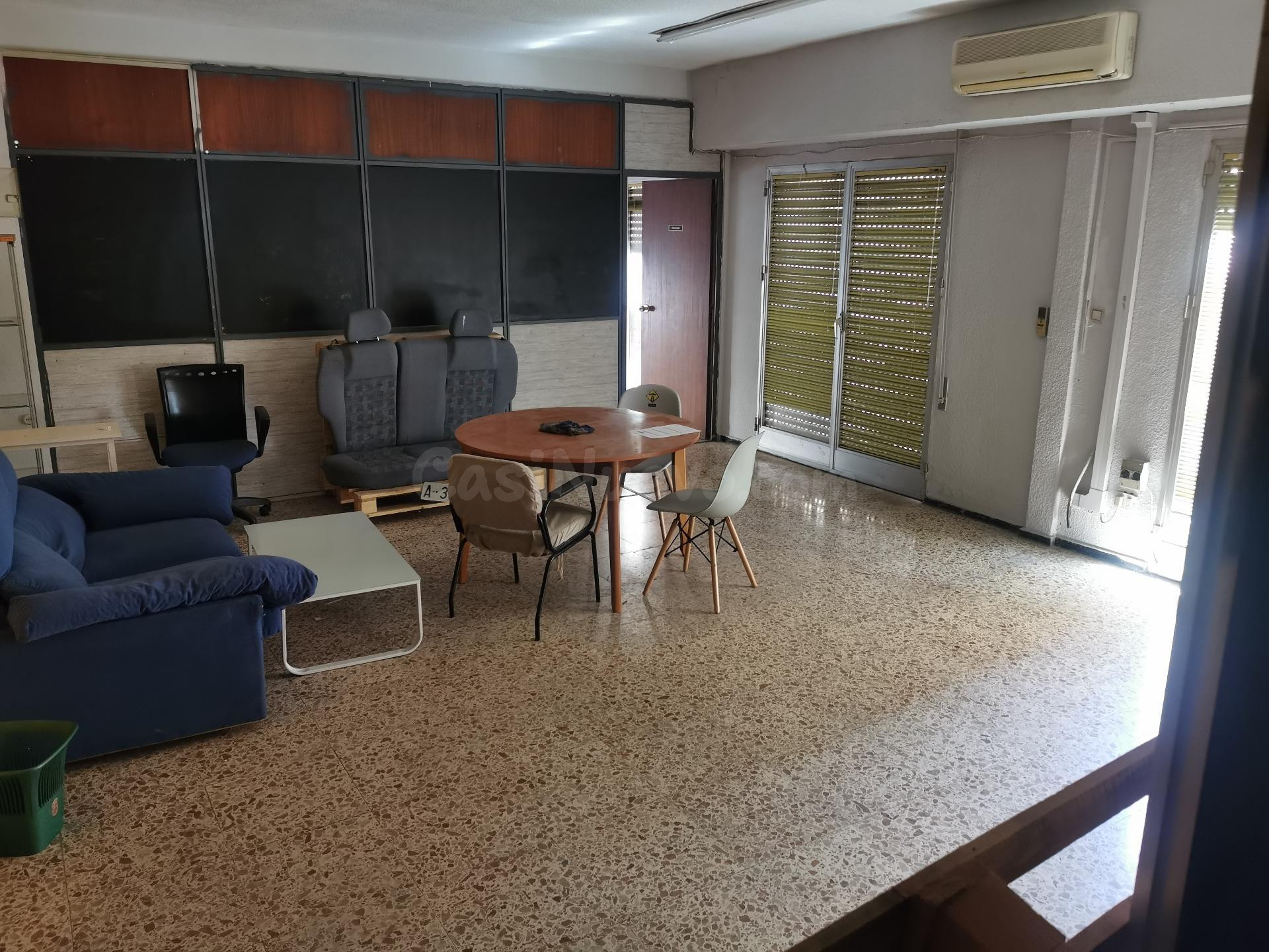 ENTRESUELO COMERCIAL PARA TU NUEVO NEGOCIO ZONA PISOS AZULES - foto 2