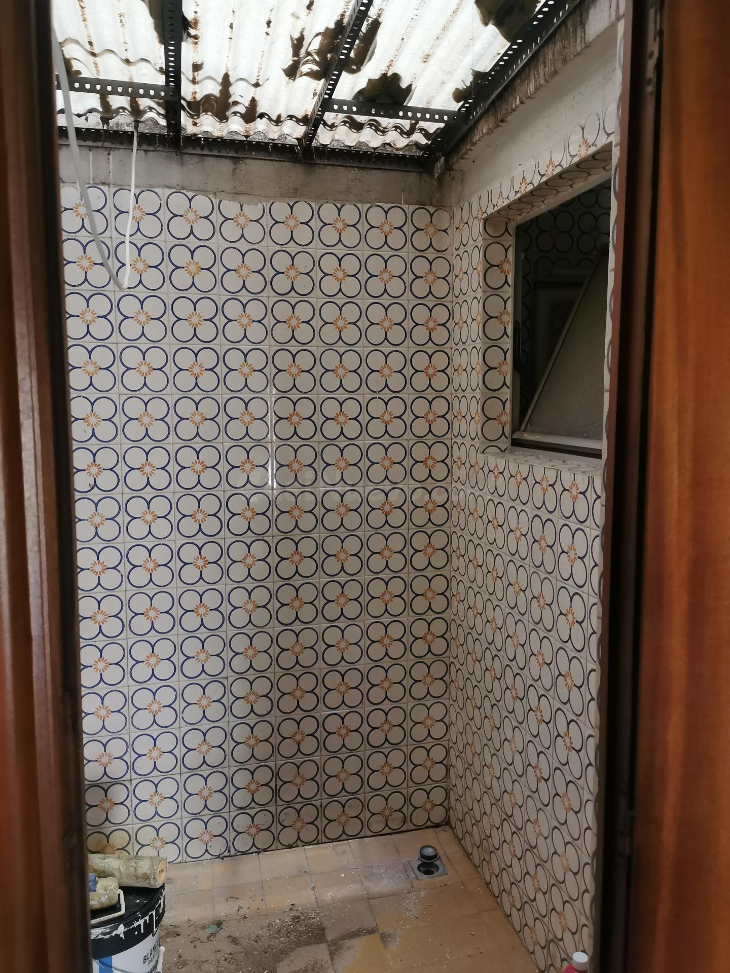 ENTRESUELO COMERCIAL PARA TU NUEVO NEGOCIO ZONA PISOS AZULES - foto 4