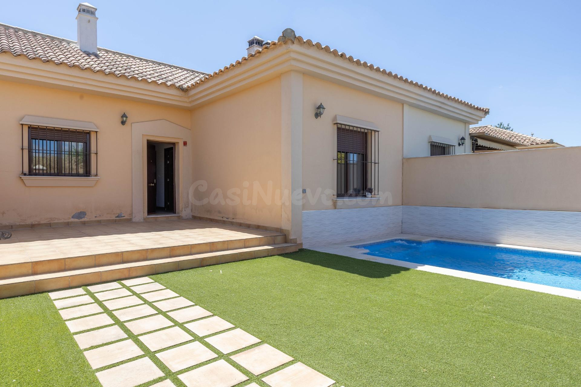 EXCLUSIVA ZONA NORTE, 1 sola planta, tres dormitorios con PISCINA PROPIA