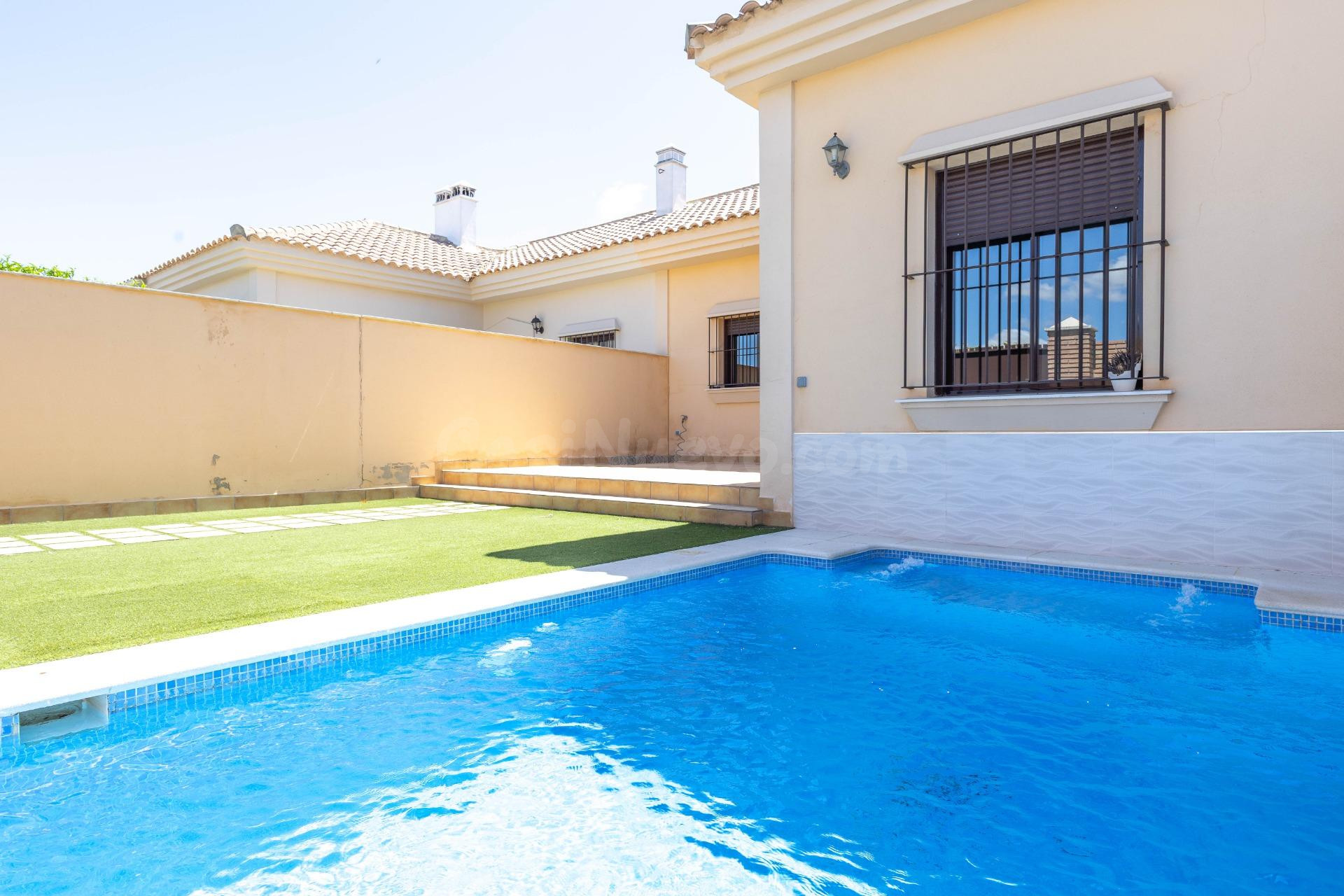 EXCLUSIVA ZONA NORTE, 1 sola planta, tres dormitorios con PISCINA PROPIA - foto 2