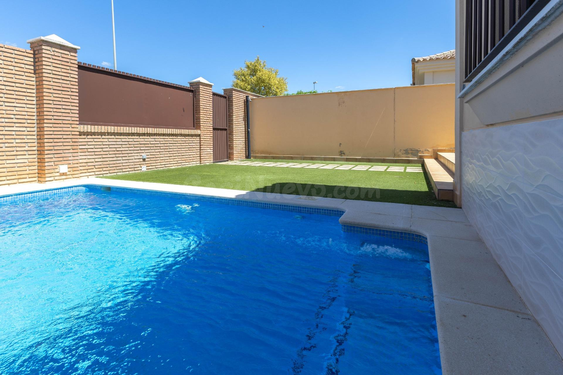 EXCLUSIVA ZONA NORTE, 1 sola planta, tres dormitorios con PISCINA PROPIA - foto 3