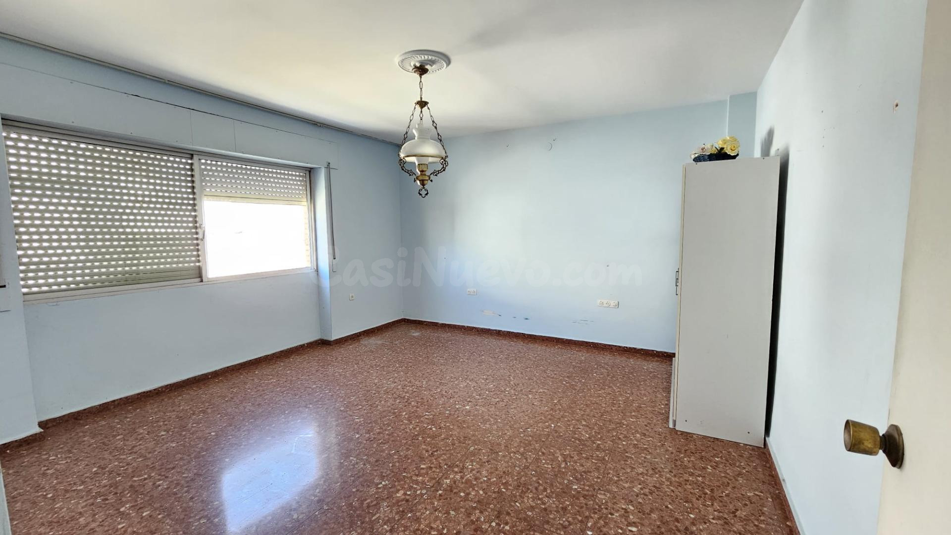 ✨ ¡Gran casa con cochera cerrada , llena de posibilidades!