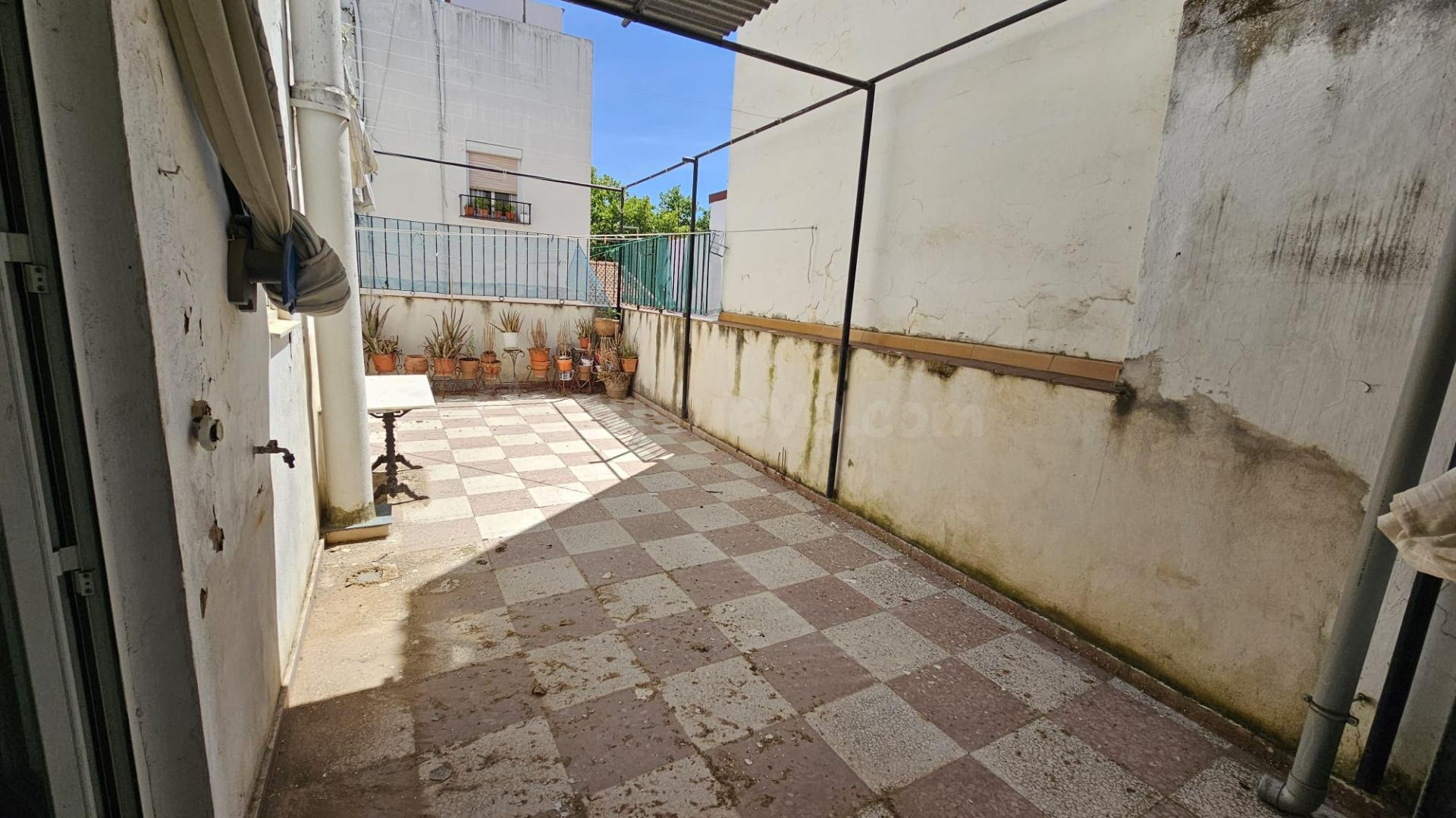 ✨ ¡Gran casa con cochera cerrada , llena de posibilidades! - foto 4