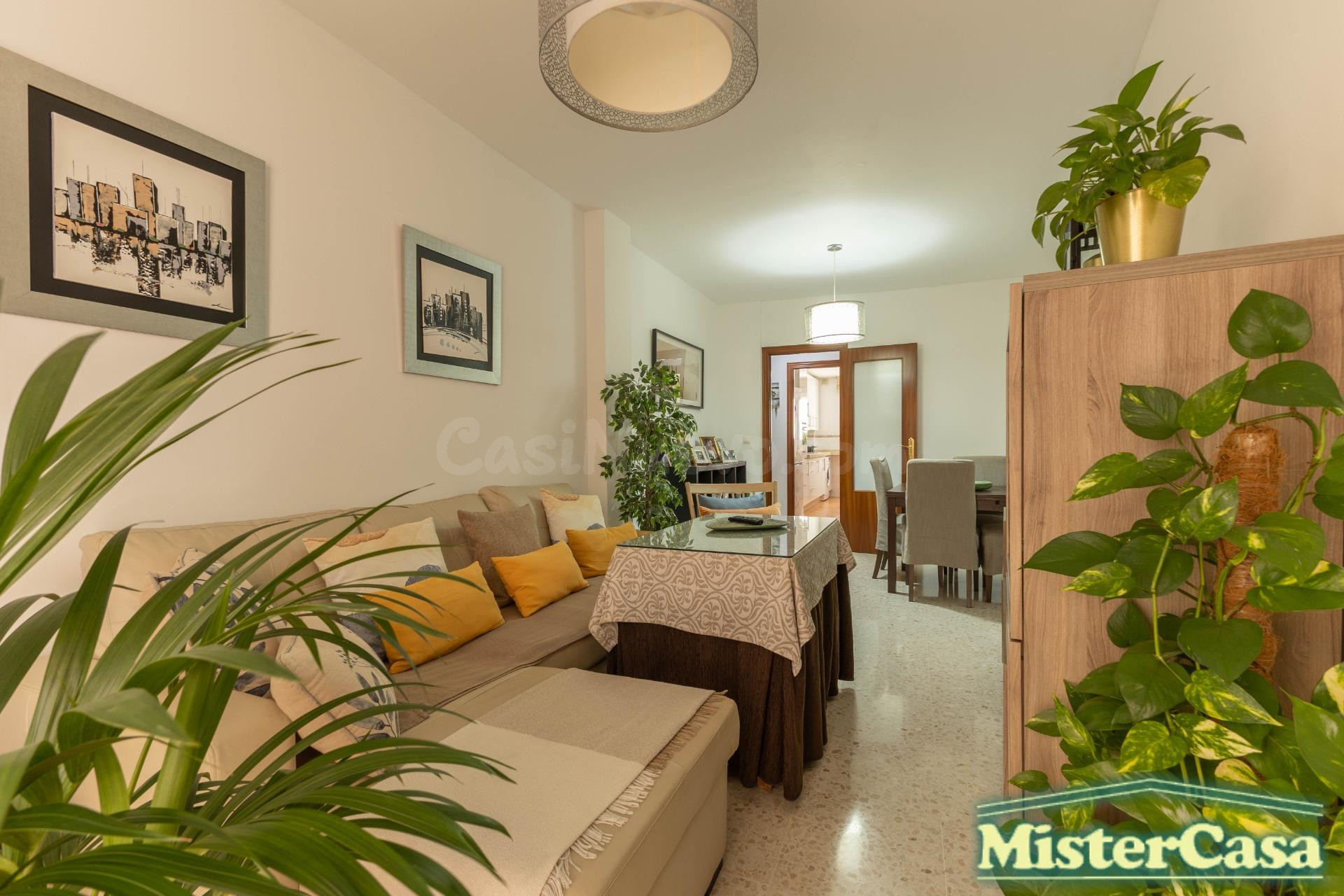 EXCLUSIVA !Encantador Piso en zona sur 3 dormitorios ,1 baño . Ideal para Entrar a Vivir