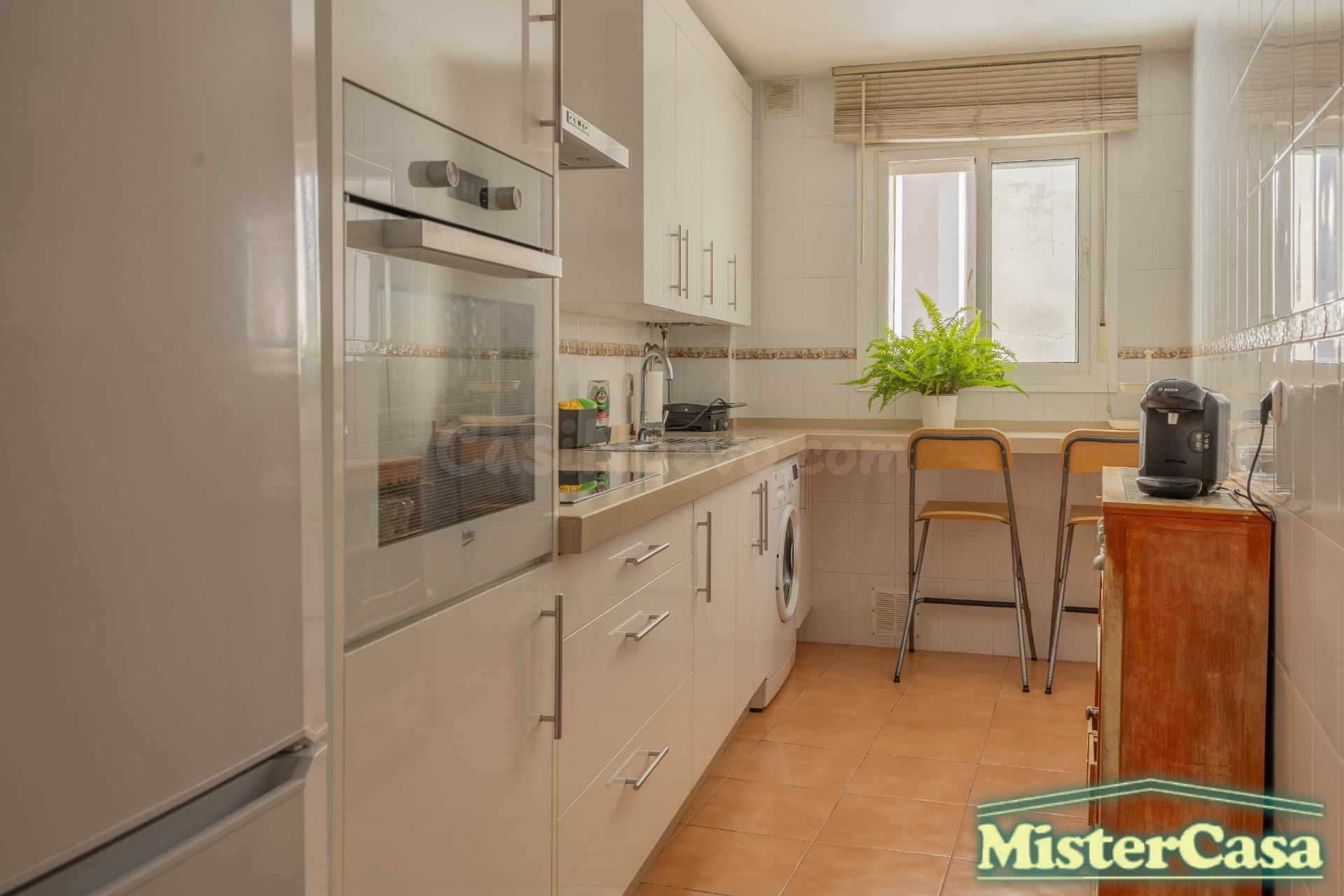 EXCLUSIVA !Encantador Piso en zona sur 3 dormitorios ,1 baño . Ideal para Entrar a Vivir - foto 2