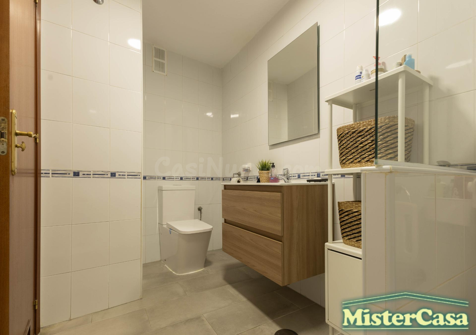 EXCLUSIVA !Encantador Piso en zona sur 3 dormitorios ,1 baño . Ideal para Entrar a Vivir - foto 3