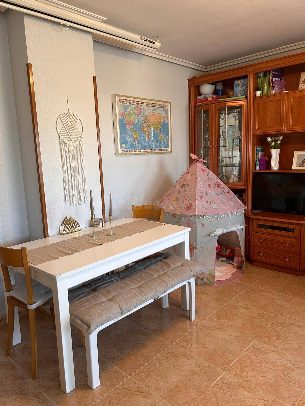 OPORTUNIDAD EN LA ZONA DE HELLIN-4 DORMITORIOS,2 BAÑOS, MAS CUARTO DE PLACHA CON 2 TERRAZAS Y ASCENSOR. - foto 2