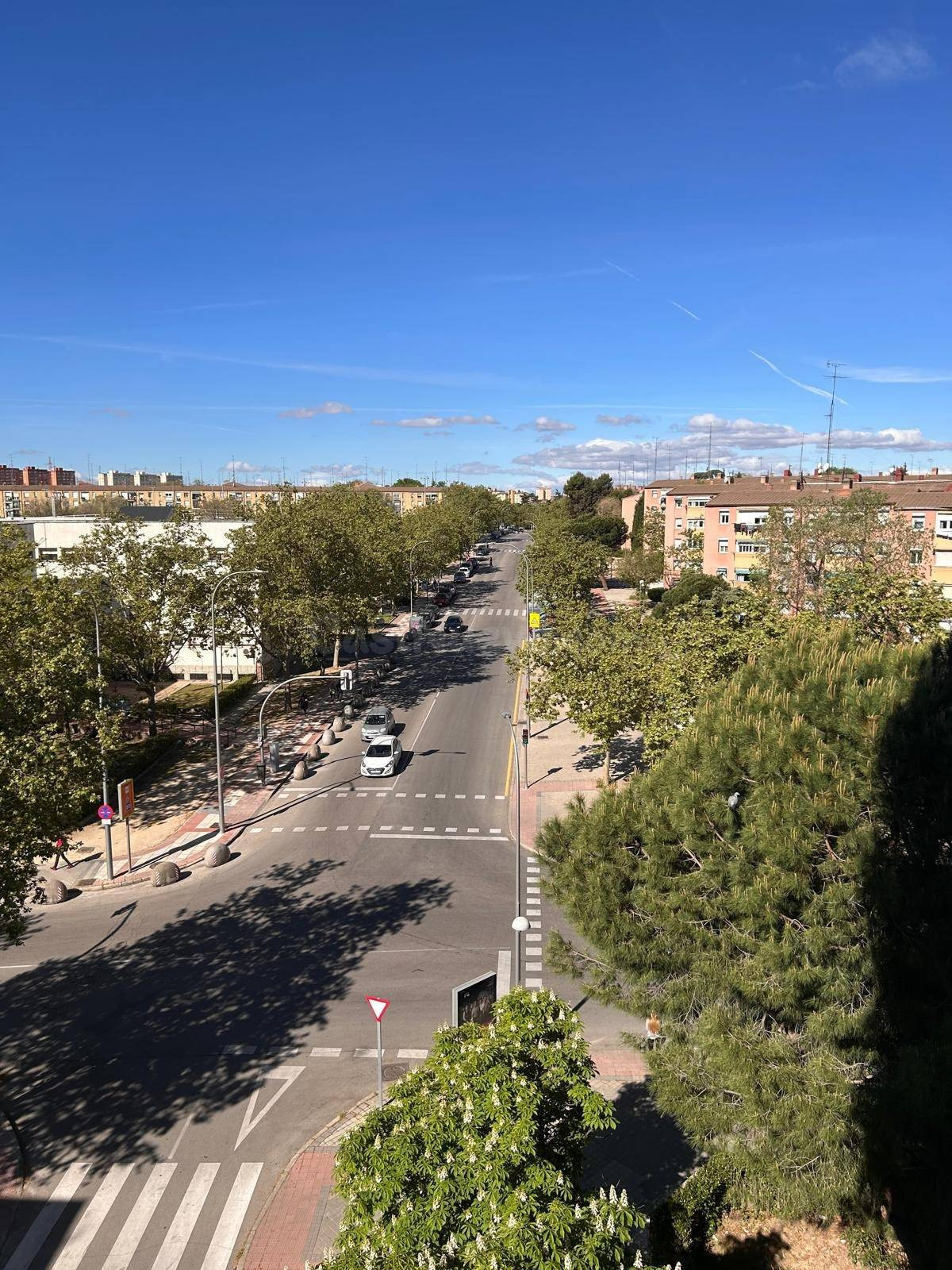 OPORTUNIDAD EN LA ZONA DE HELLIN-4 DORMITORIOS,2 BAÑOS, MAS CUARTO DE PLACHA CON 2 TERRAZAS Y ASCENSOR. - foto 5