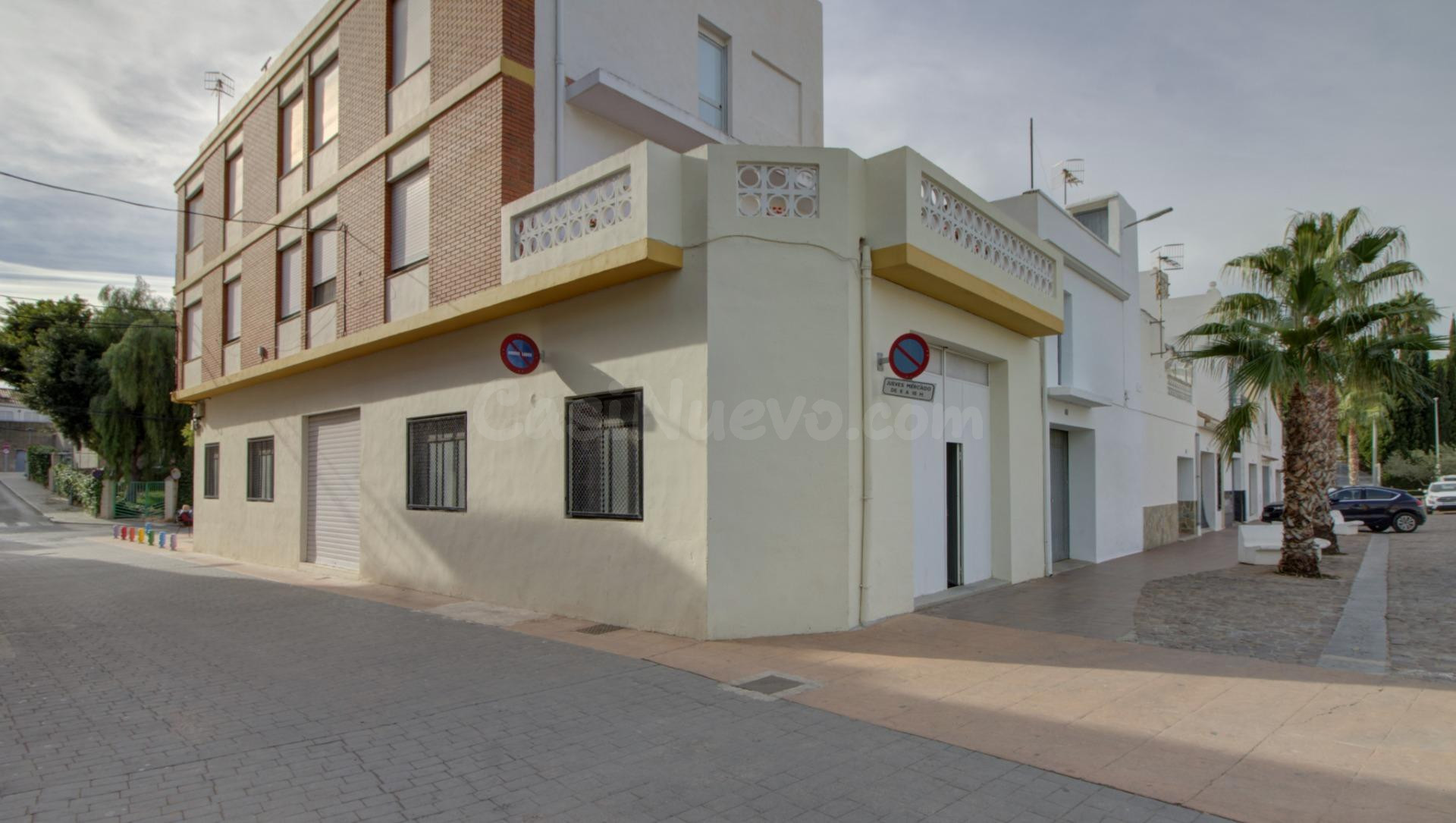 ESTUPENDO LOCAL EN LA PLAZA DEL MERCADO EN ALMENARA
