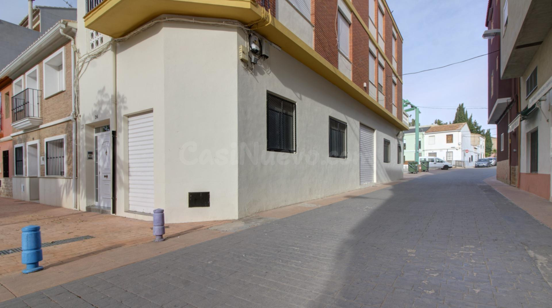 ESTUPENDO LOCAL EN LA PLAZA DEL MERCADO EN ALMENARA - foto 3