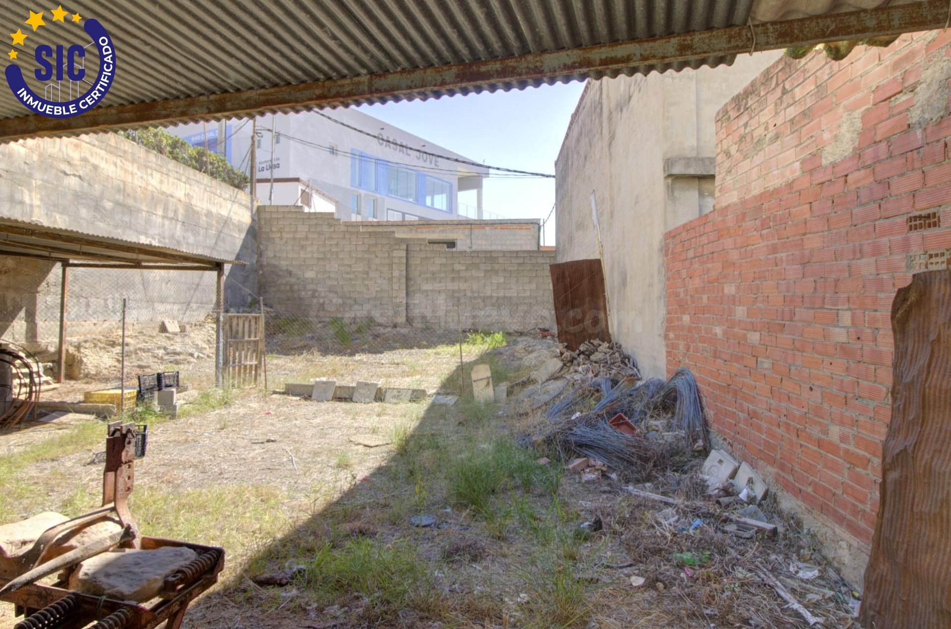 ESTUPENDO SOLAR EN LA LLOSA