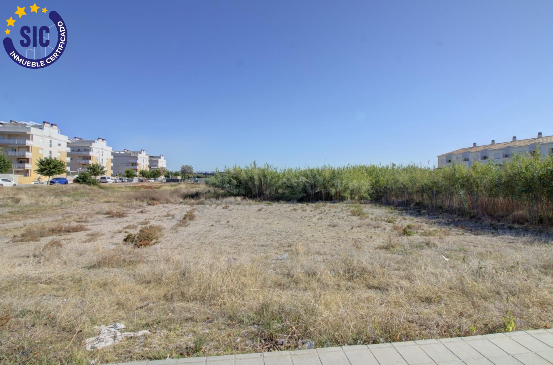 Amplia parcela de terreno urbano en Almenara playa