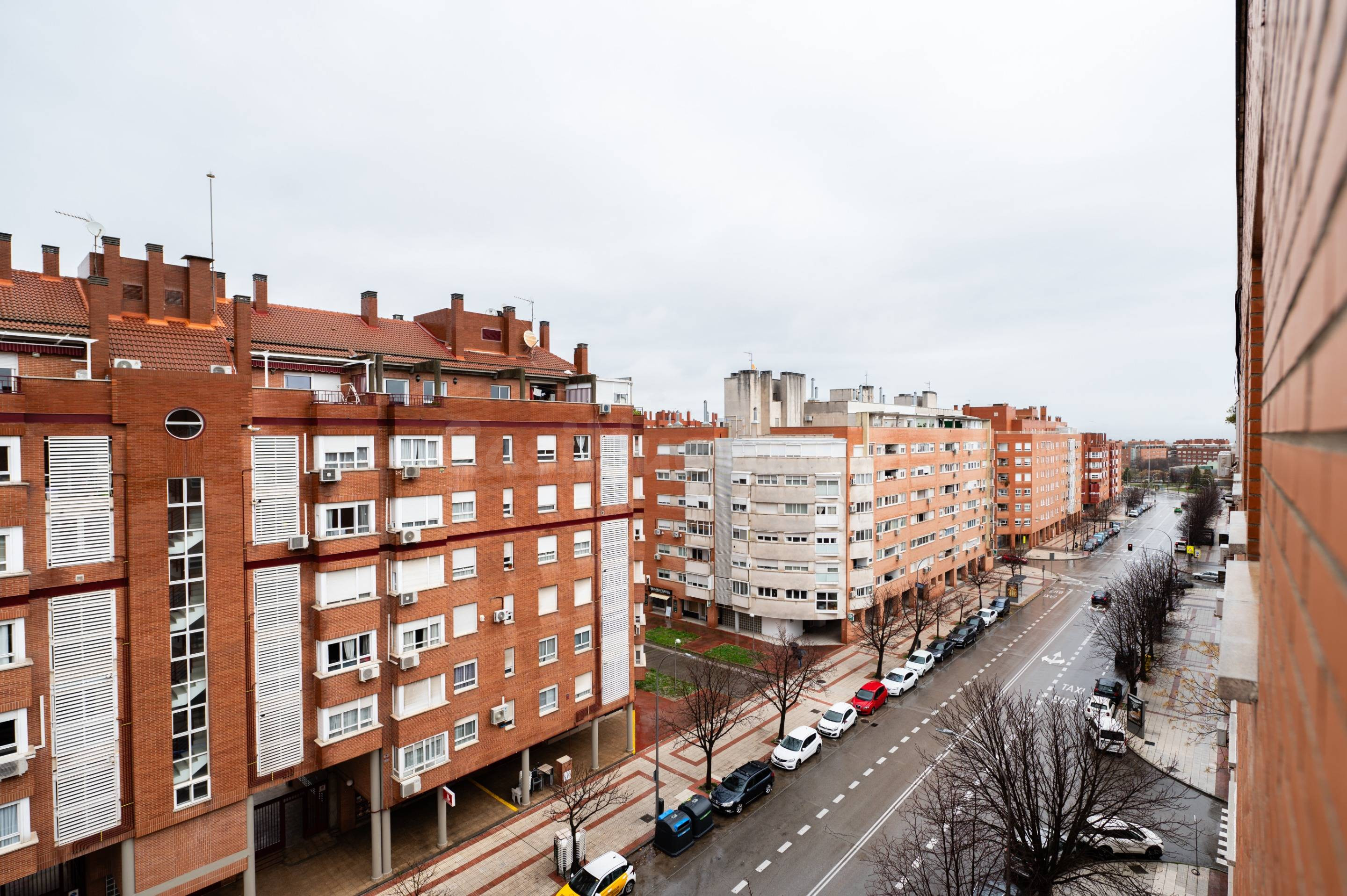 LAS ROSAS – URBANIZACIÓN PRIVADA – 3DORMITORIOS (ANTES 4)  – GARAJE Y TRASTERO AMPLIO INCLUIDO EN EL PRECIO.