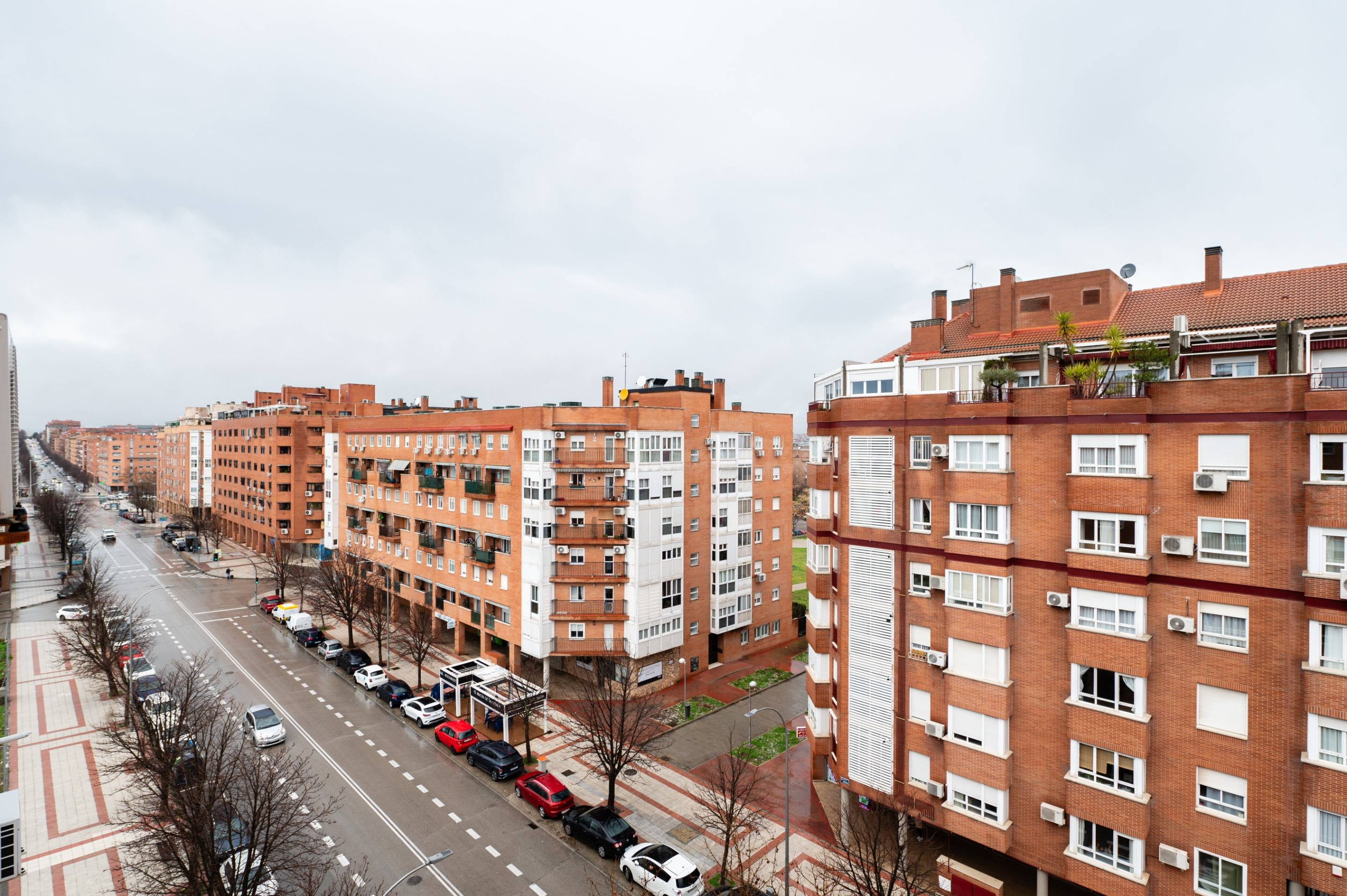 LAS ROSAS – URBANIZACIÓN PRIVADA – 3DORMITORIOS (ANTES 4)  – GARAJE Y TRASTERO AMPLIO INCLUIDO EN EL PRECIO. - foto 2