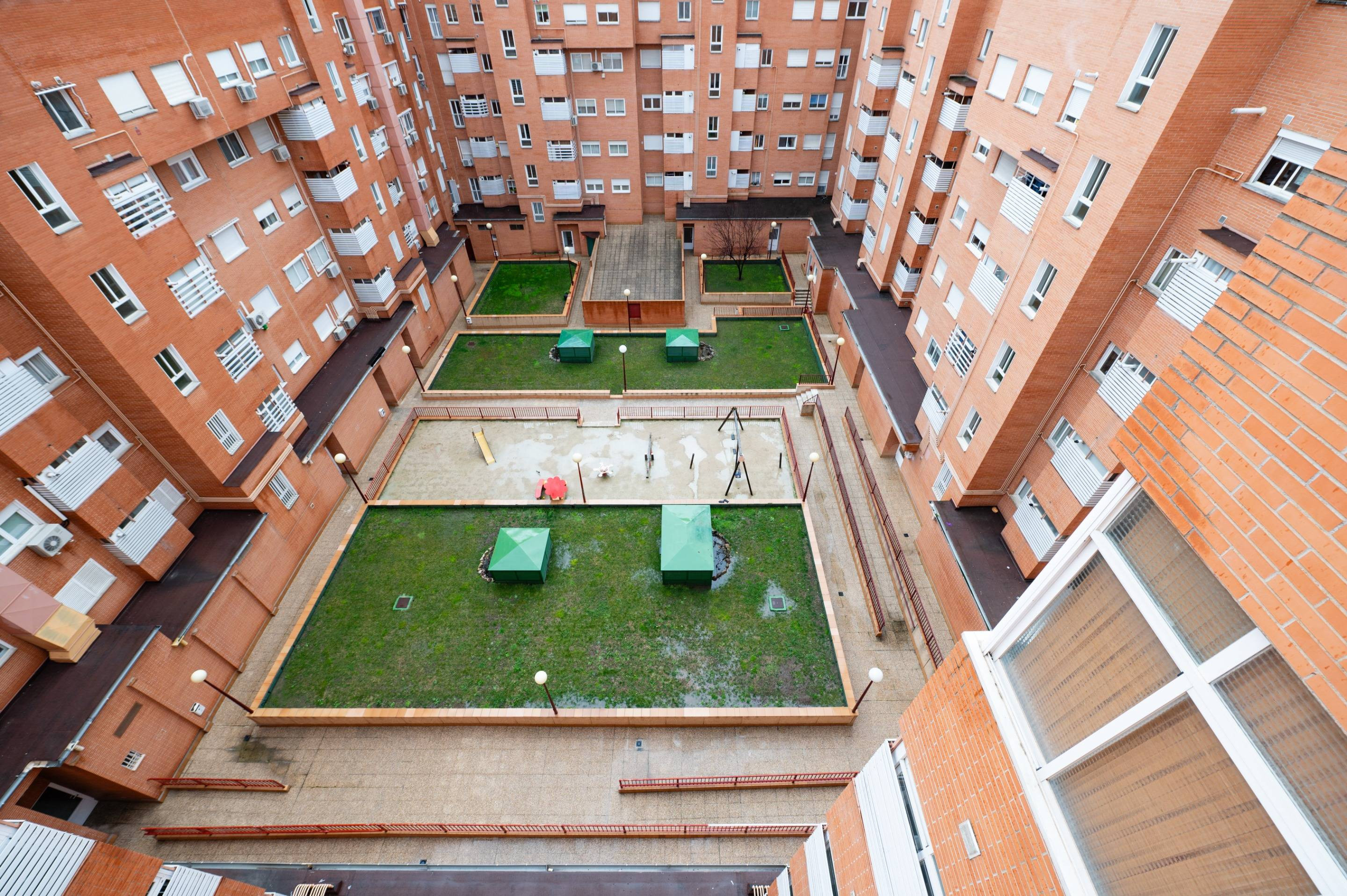 LAS ROSAS – URBANIZACIÓN PRIVADA – 3DORMITORIOS (ANTES 4)  – GARAJE Y TRASTERO AMPLIO INCLUIDO EN EL PRECIO. - foto 3