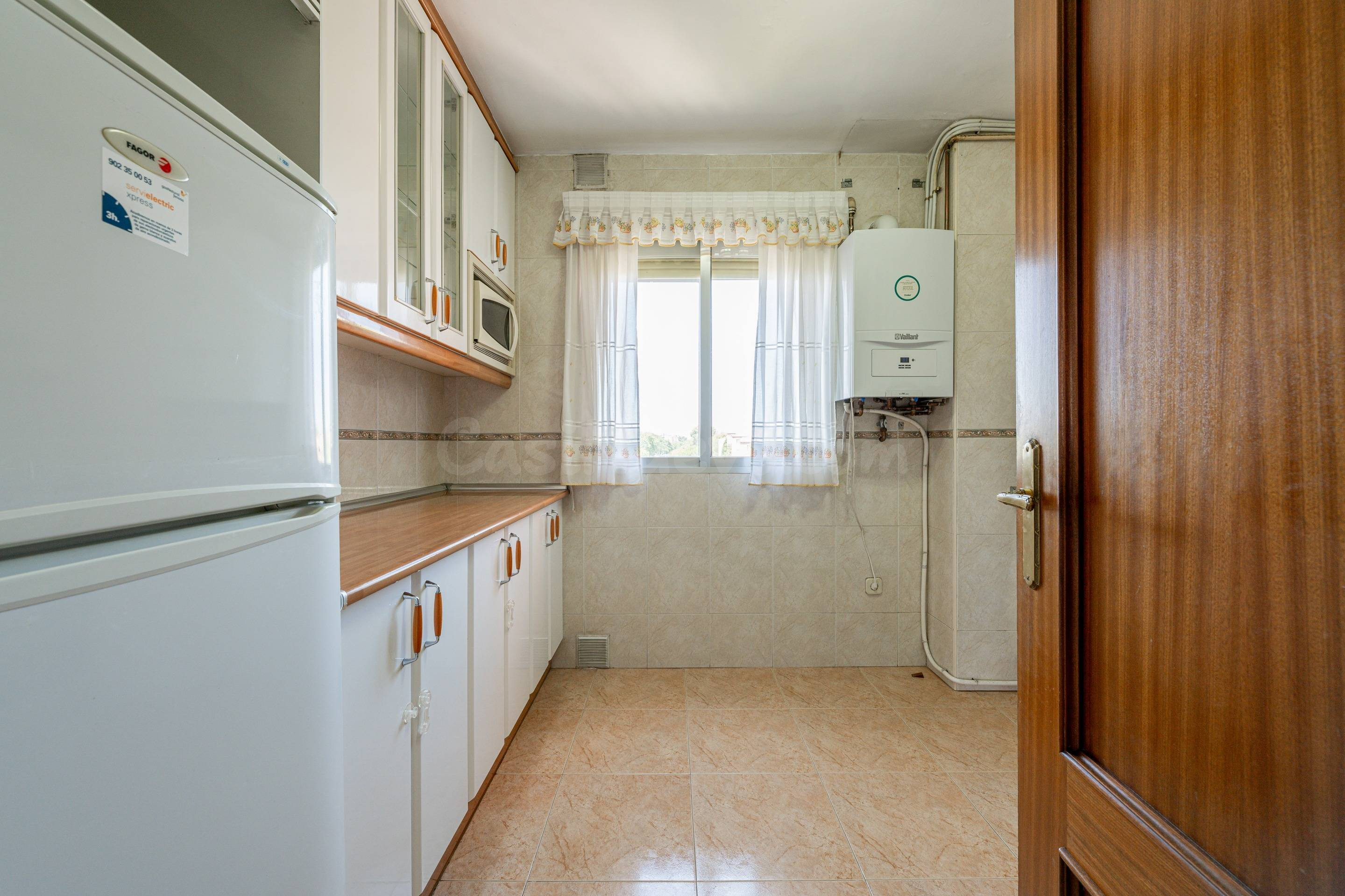 OPORTUNIDAD EN LA ZONA DE HELLIN- 4 DORMITORIOS, 2 BAÑOS, CON 2 TERRAZAS Y ASCENSOR. - foto 4