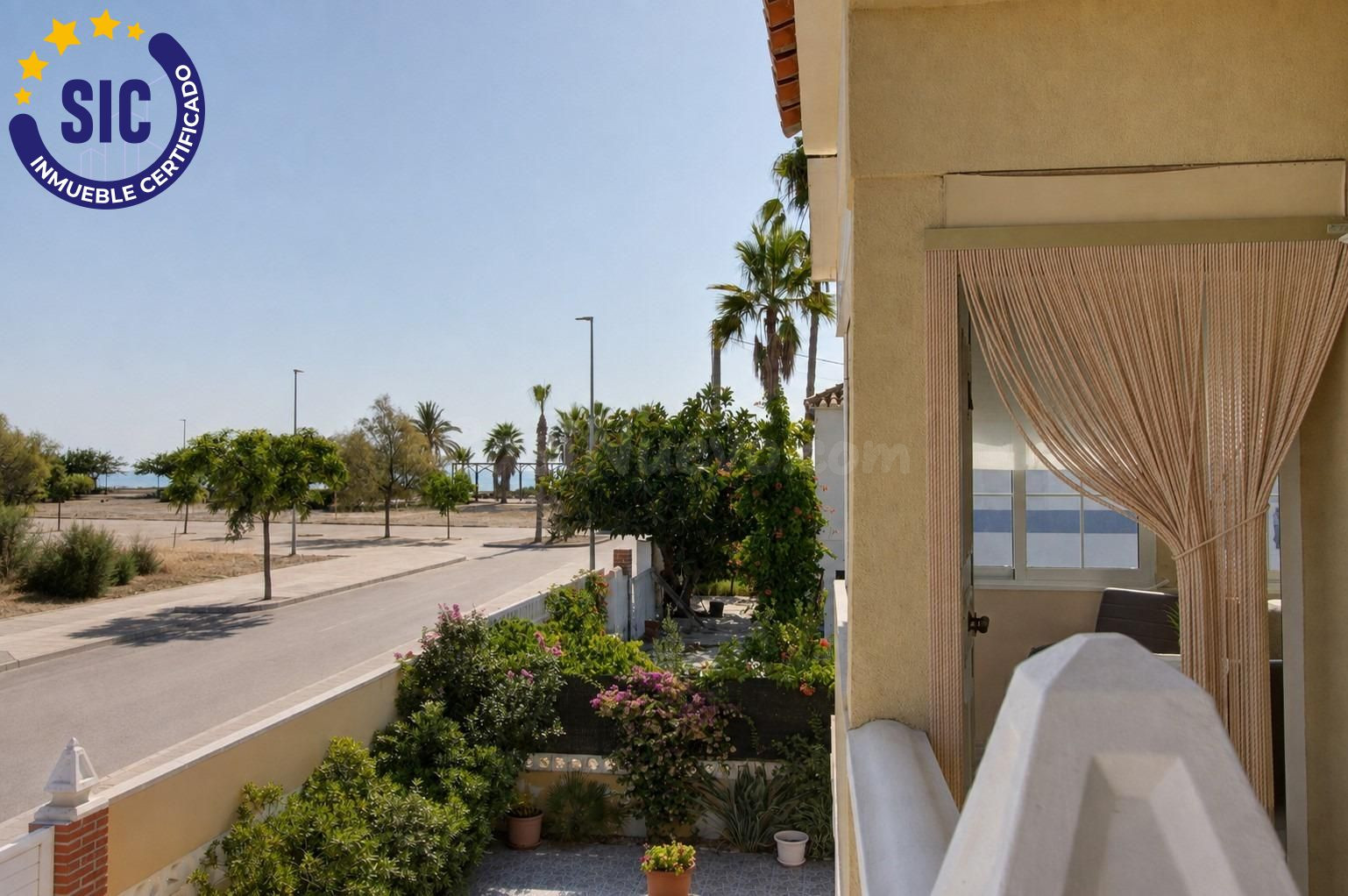 VIVE JUNTO AL MAR EN UNA CASA INDEPENDIENTE CON TERRENO - foto 2
