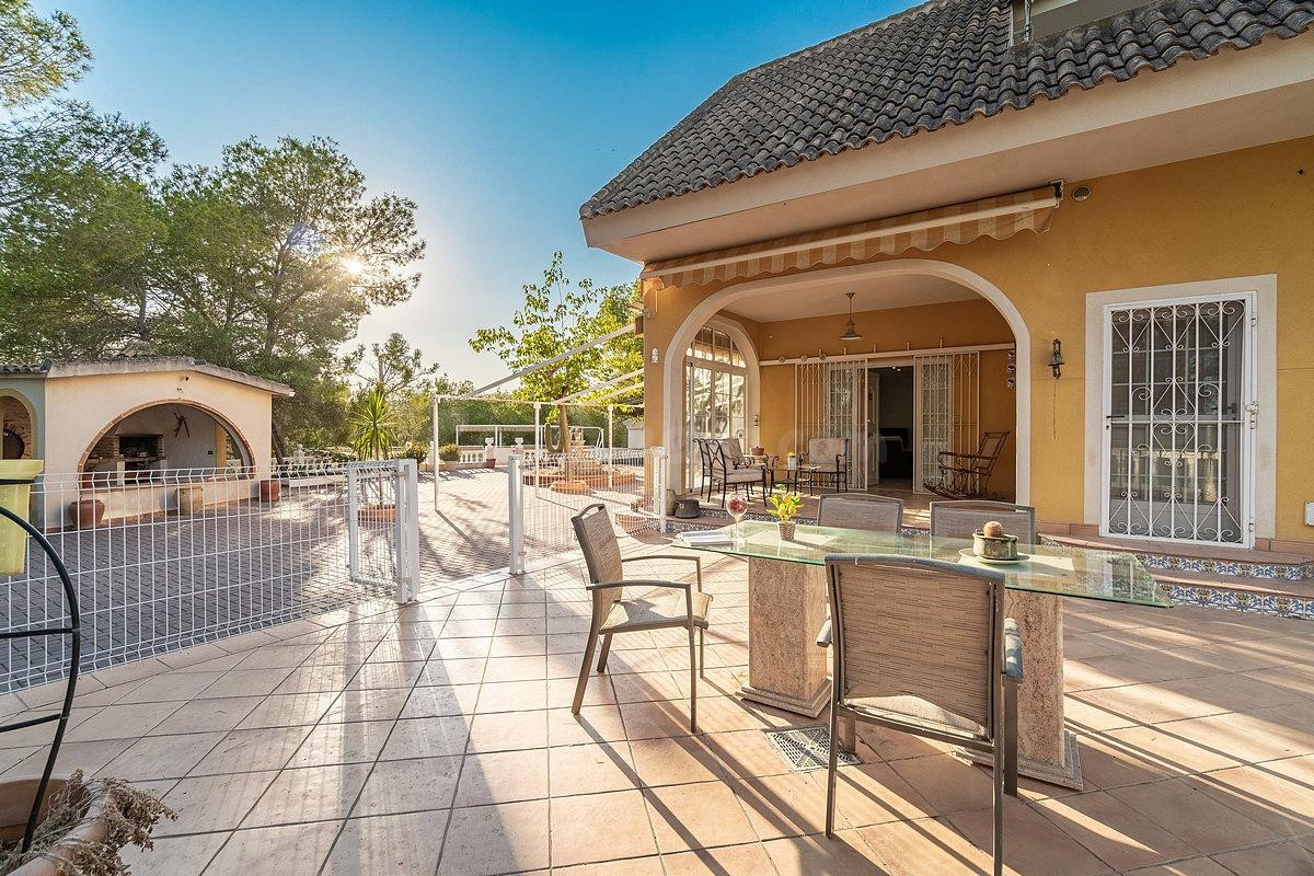 Espectacular finca con 2 viviendas independientes y 7.000 m2 - foto 5