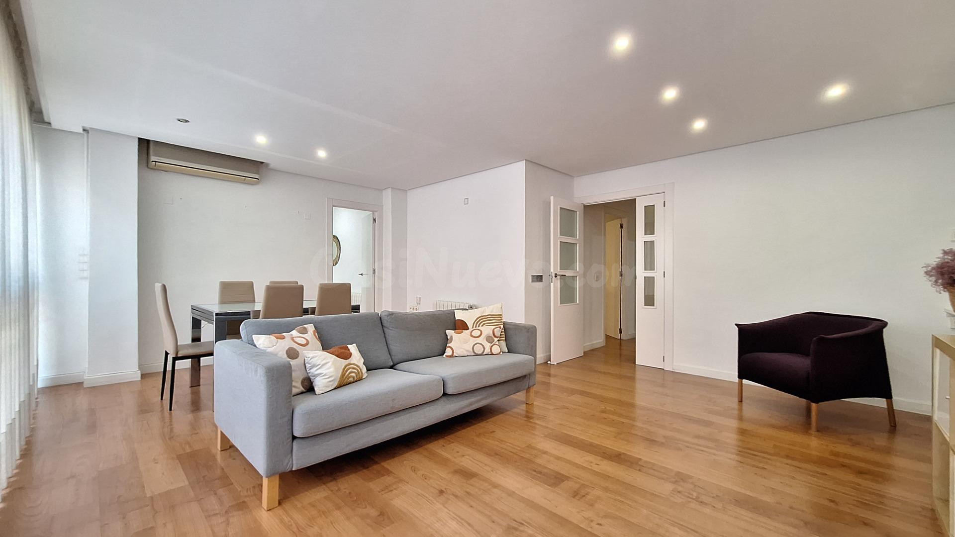 Apartamento reformado de 2 dormitorios y 2 baños en la Calle - foto 2