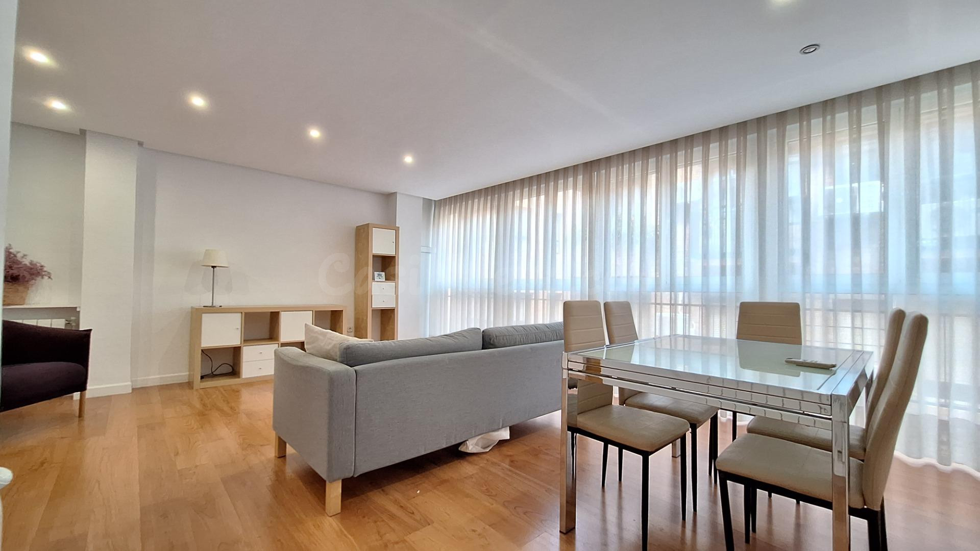 Apartamento reformado de 2 dormitorios y 2 baños en la Calle - foto 4