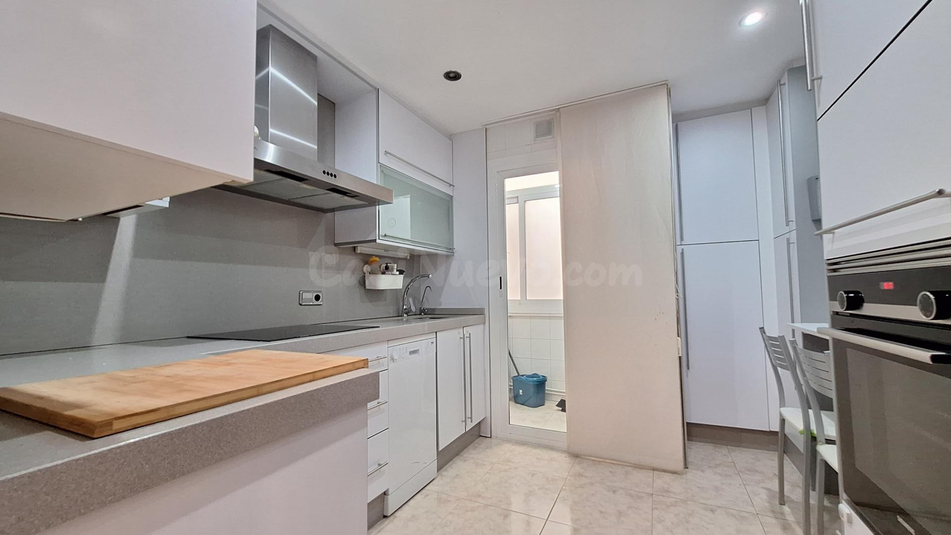 Apartamento reformado de 2 dormitorios y 2 baños en la Calle - foto 5