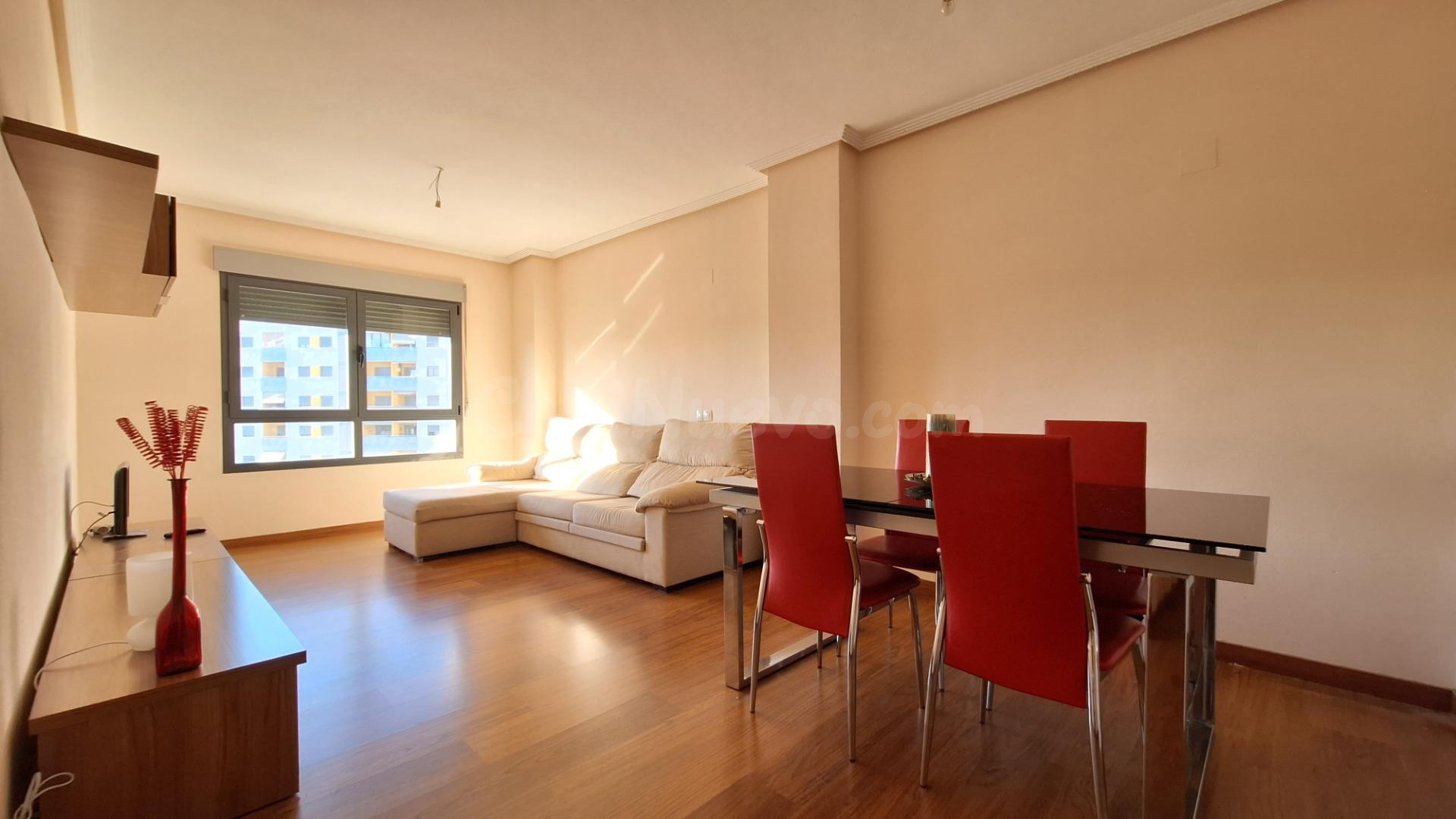 Piso de 3 dormitorios y 2 baños con Piscina Comunitaria en C - foto 2