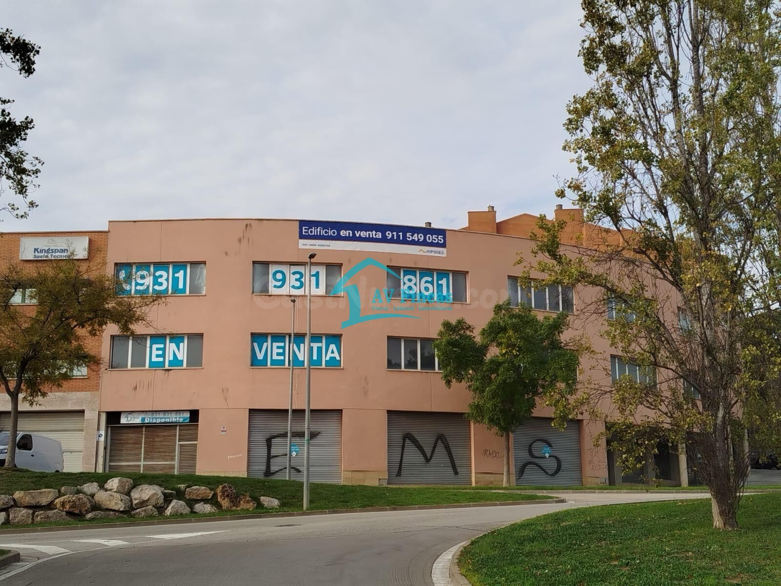 EDIFICIO DE OFICINAS EN VENTA, EN SANTA COLOMA DE CERVELLO